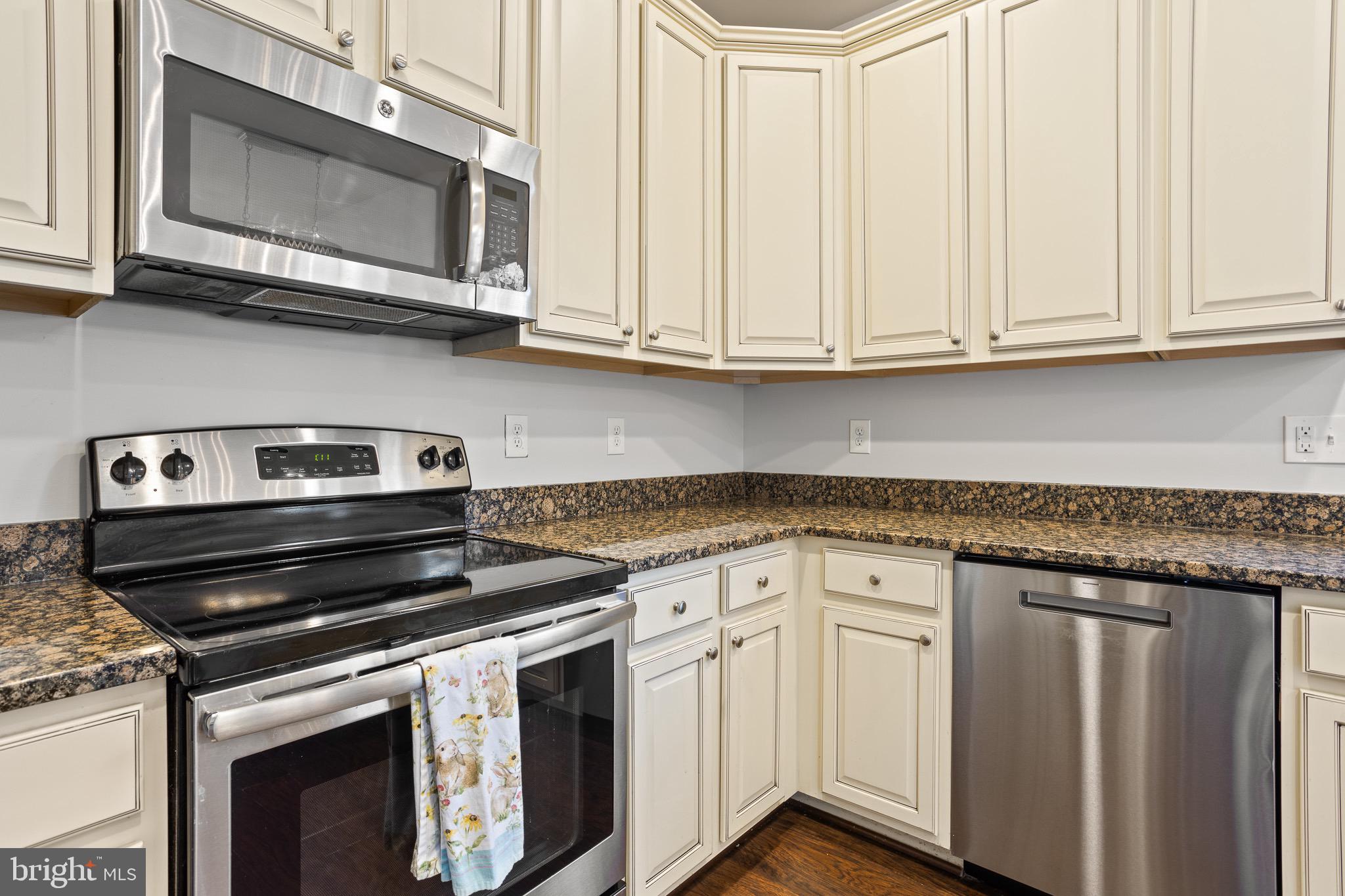 HOLBROOK ESTATES - Residential