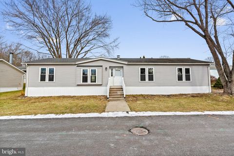 Homes For Sale - 921 Lakeview Drive<br/> GREEN LANE, PA 18054