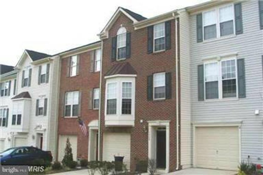 Large Touwnhouse at a great location. Upgraded kitchen w/island and a huge deck. Walking distance to VRE and commuter lot for HOV right around the corner--a commuters dream to DC and centrally located between Ft. Belvoir & Quantico. Please excuse the mess (current tenants are preparing for moving). House (including the carpet) will be cleaned up before the end of August.
