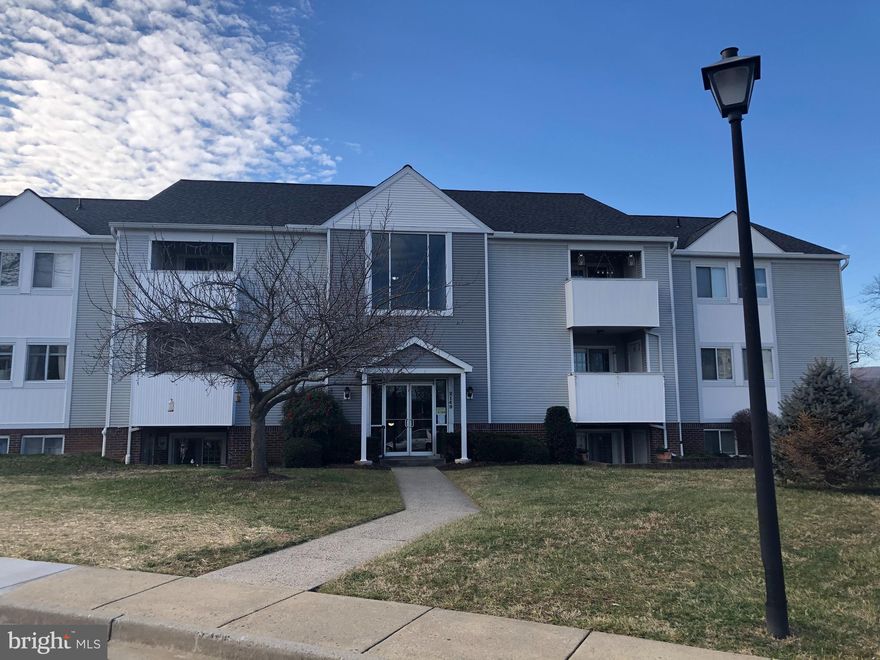 Charming 2BR/2BA condo in Old Farm. Open floor plan. Kitchen with breakfast bar, MBR full BA. Full size washer/dryer, balcony, 1 small pet under 25# case by case, subject to monthly pet rent. $25 Application Fee per person 18 and older. Available mid-April.