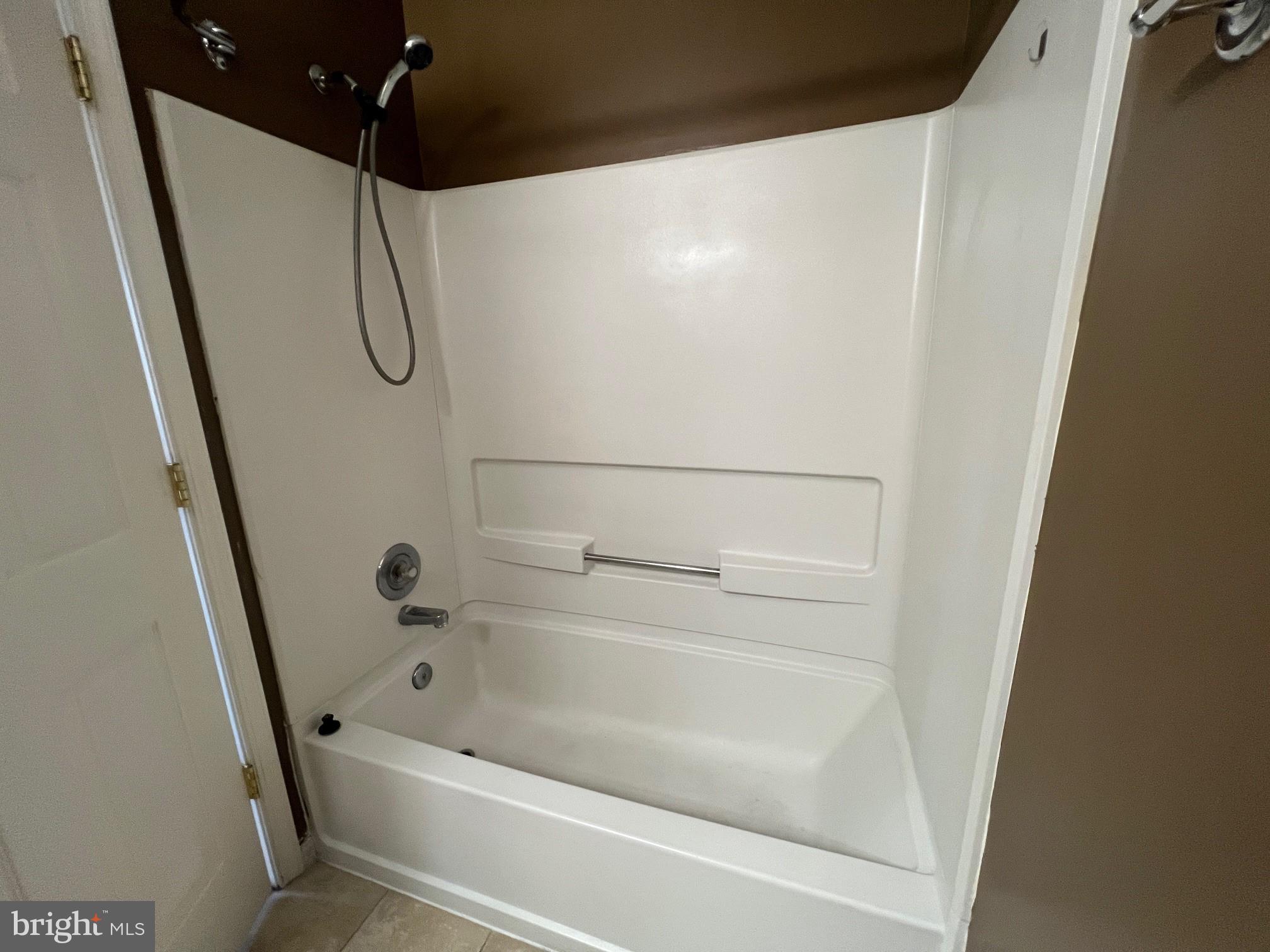 OLD FARM STATION - Residential Lease