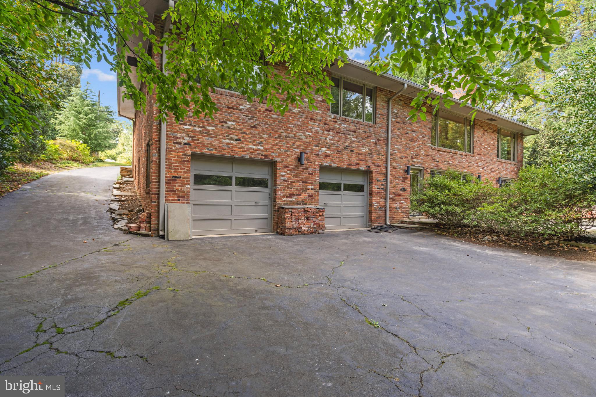 BELLEVUE FOREST - Residential