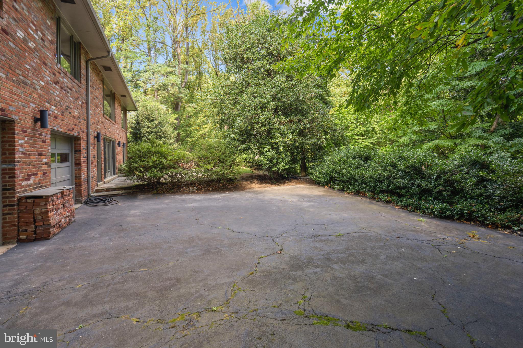 BELLEVUE FOREST - Residential