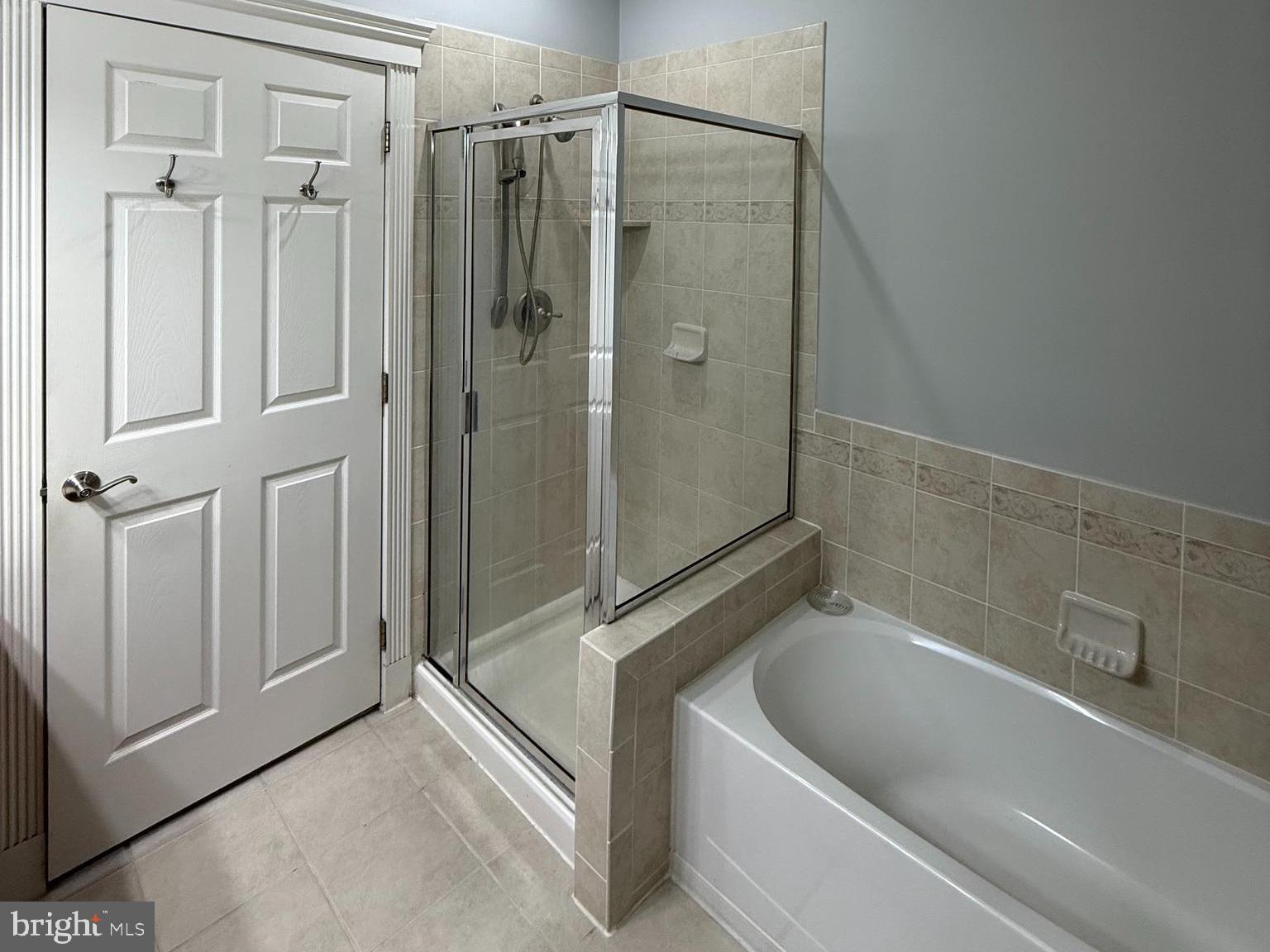 THE GRANDE AT RIVERVIEW - Residential Lease