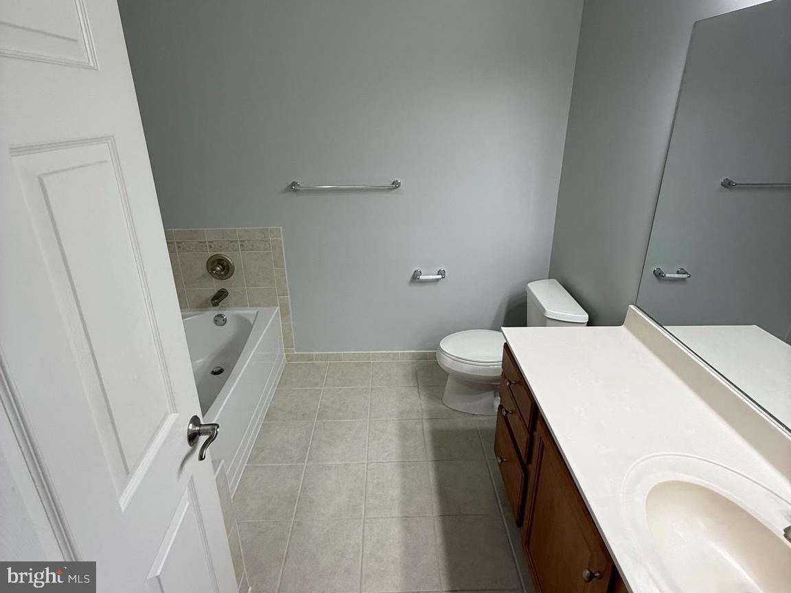 THE GRANDE AT RIVERVIEW - Residential Lease