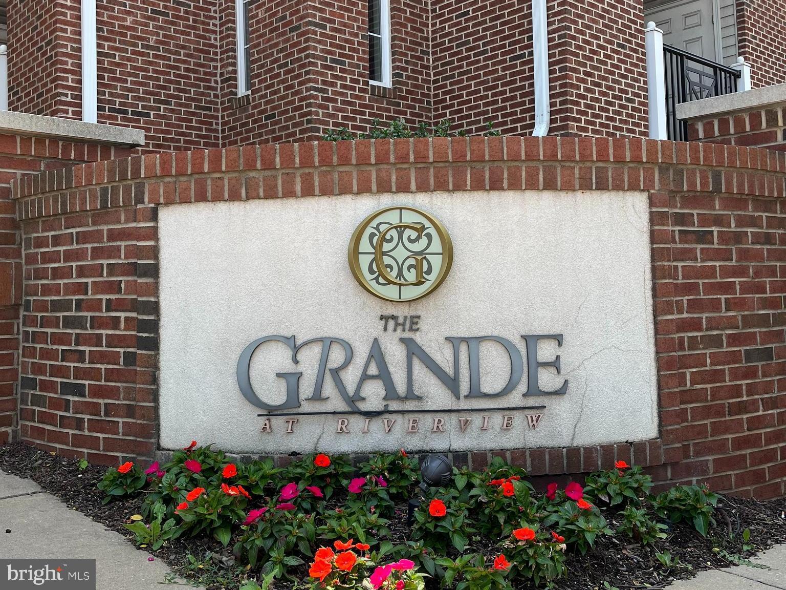 THE GRANDE AT RIVERVIEW - Residential Lease