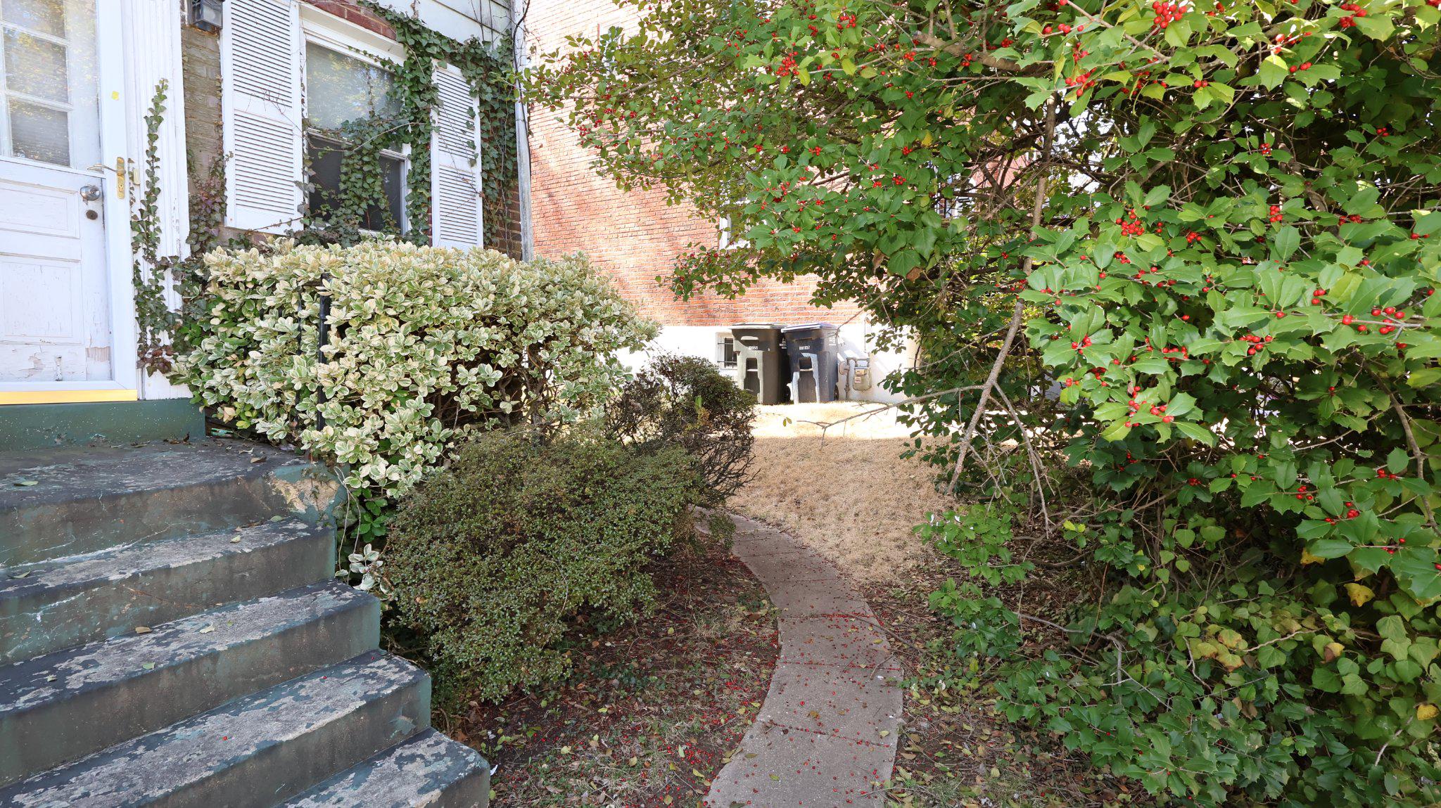 166 SW ELMIRA STREET SW