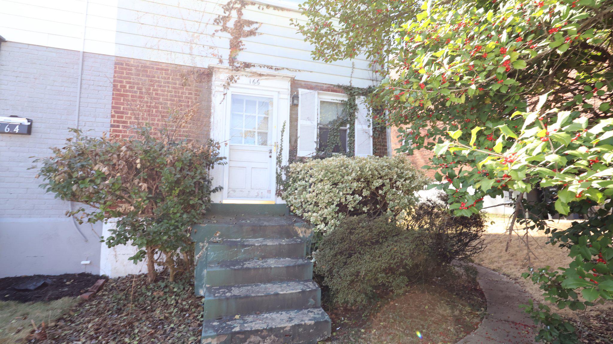 166 SW ELMIRA STREET SW