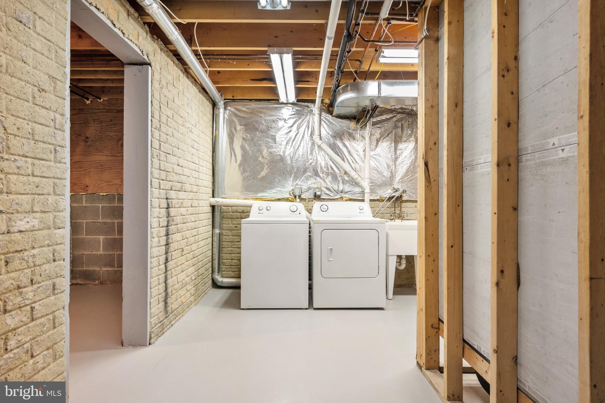 CHANTILLY ESTATES - Residential