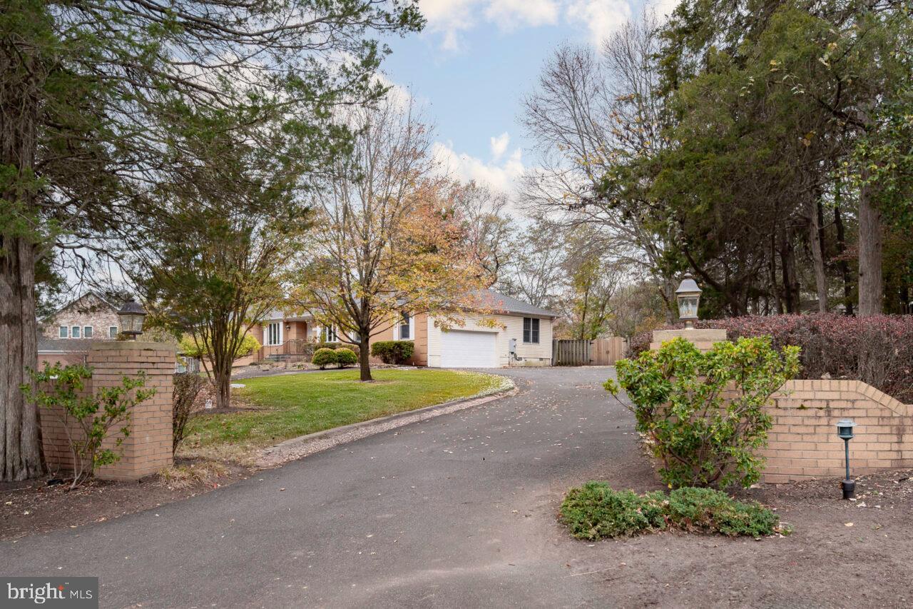 CHANTILLY ESTATES - Residential