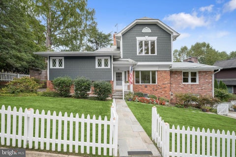 Photo of 39 Wellesley Circle, GLEN ECHO, MD 20812 (MLS # MDMC2253084)