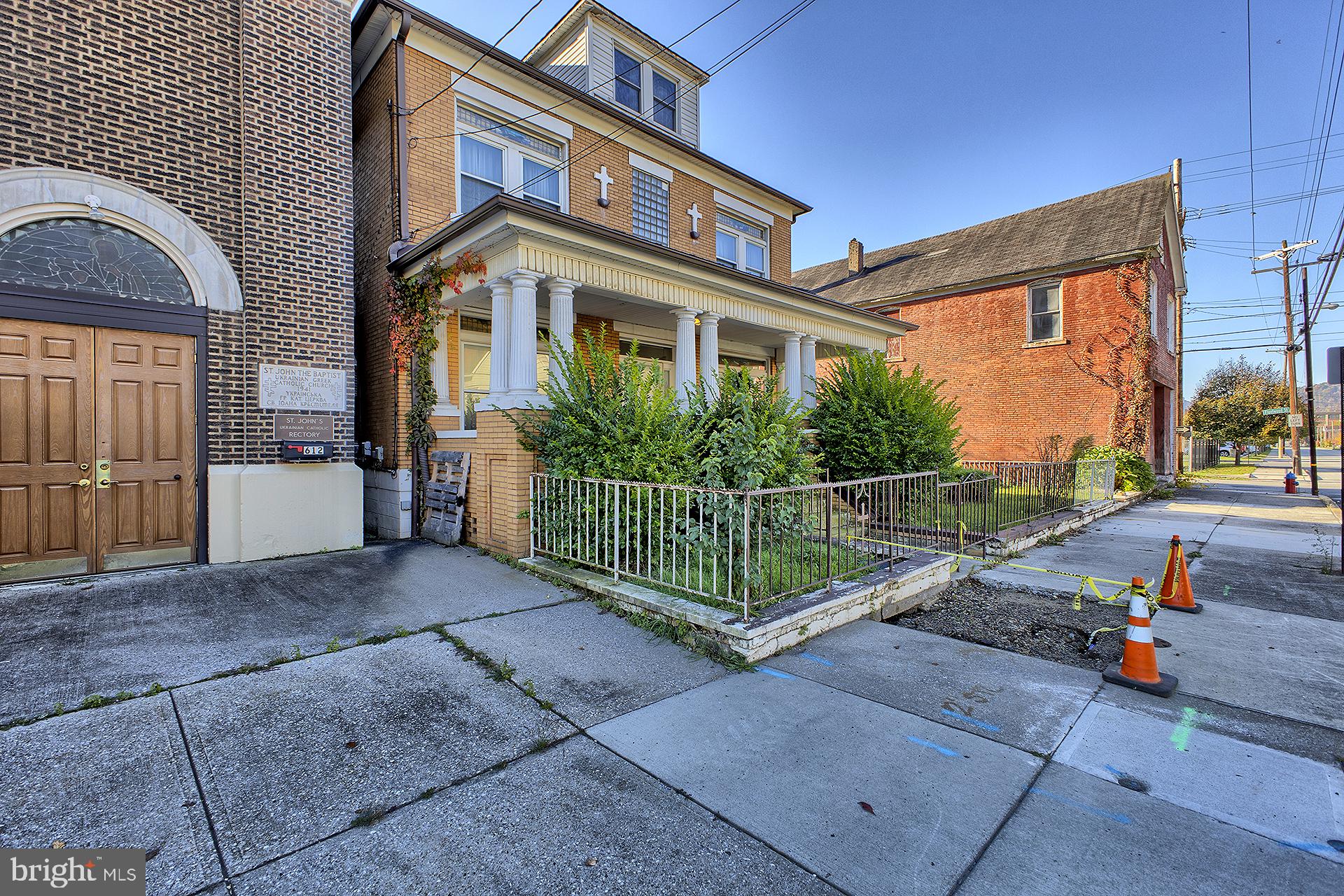 606 MAPLE AVENUE