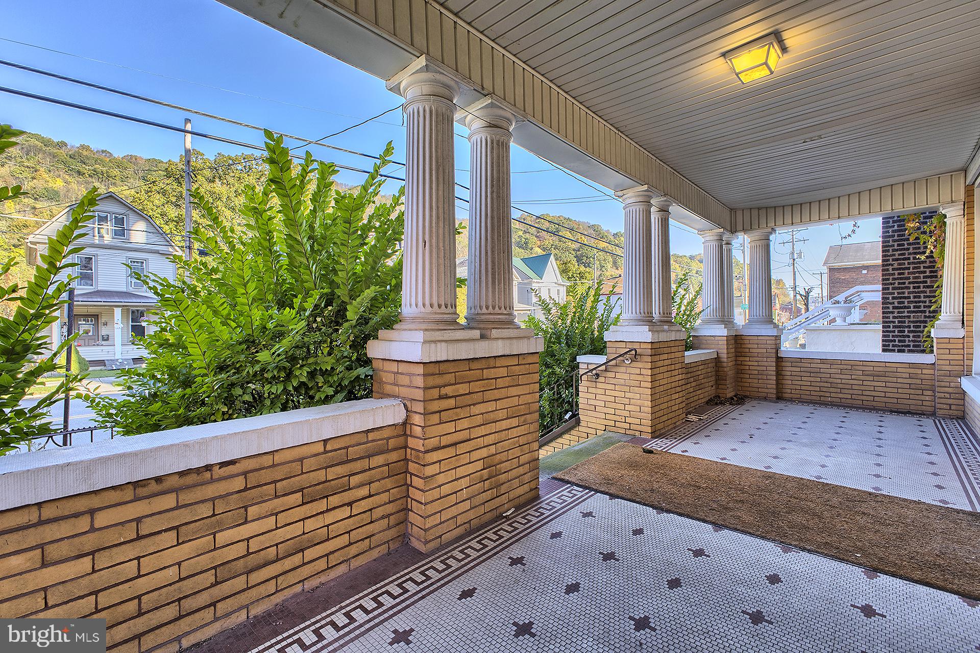 606 MAPLE AVENUE