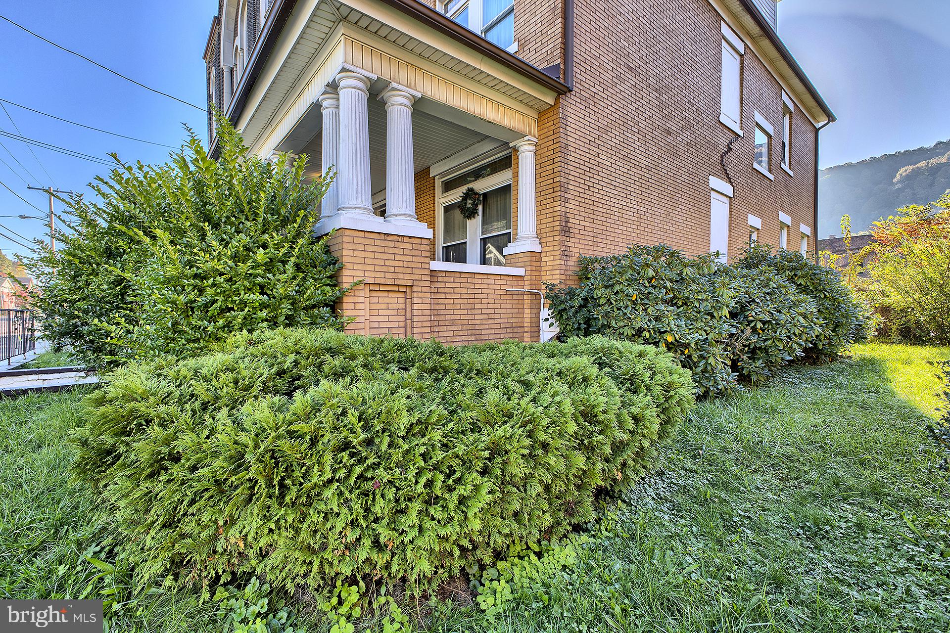 606 MAPLE AVENUE