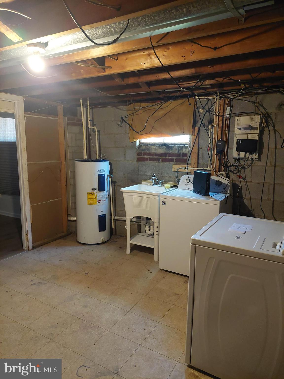 DEN LEE ACRES - Residential Lease