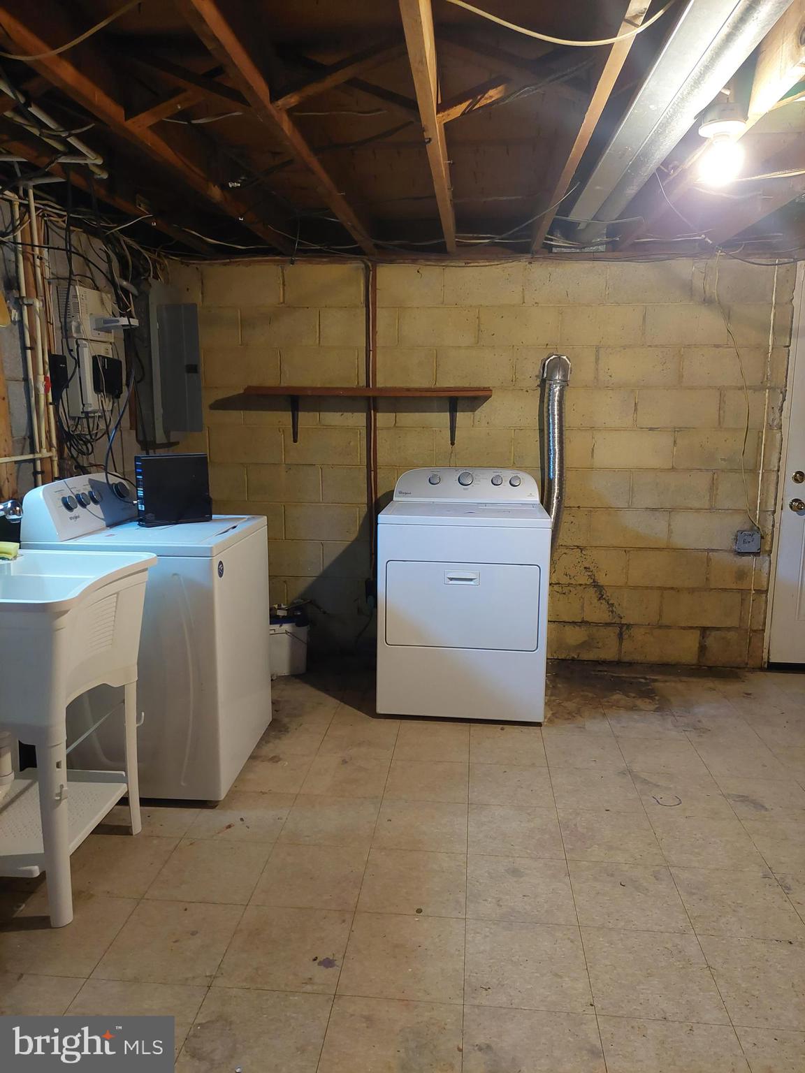 DEN LEE ACRES - Residential Lease