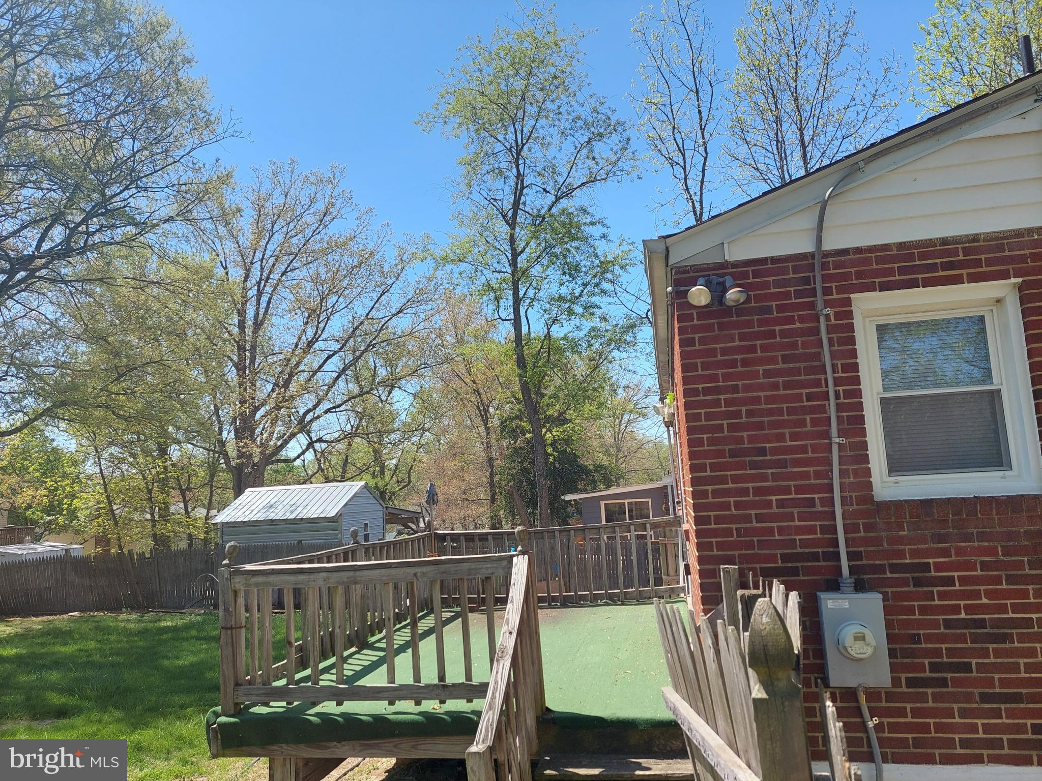 DEN LEE ACRES - Residential Lease