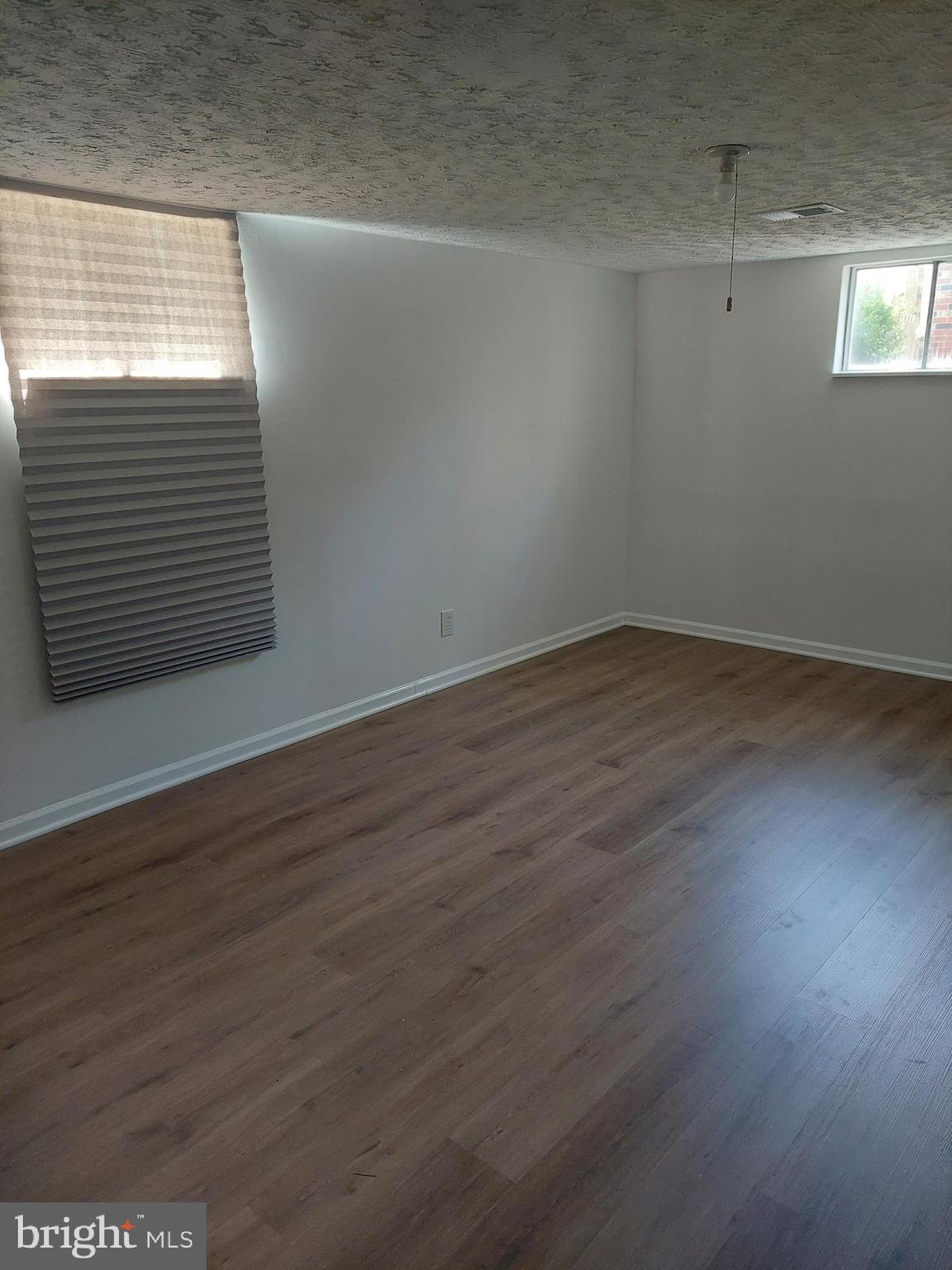 DEN LEE ACRES - Residential Lease