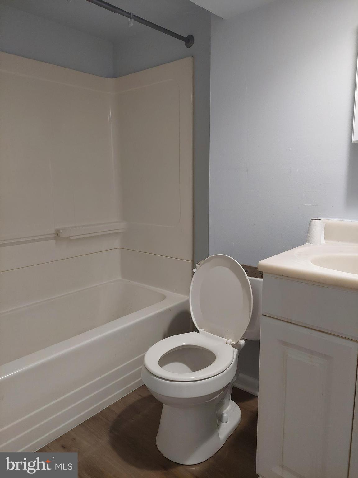 DEN LEE ACRES - Residential Lease