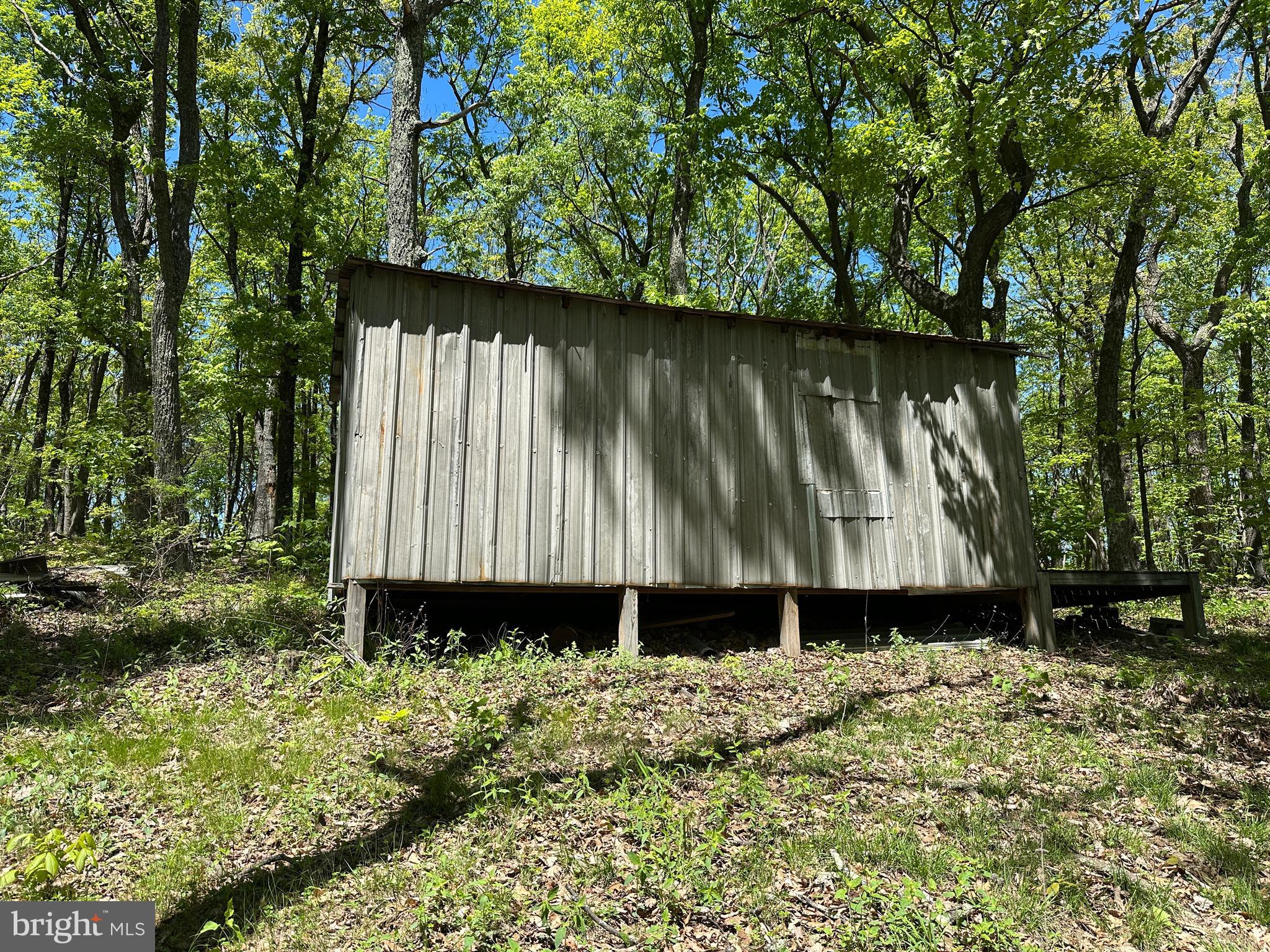 NONE UNRESTRICTED - Land