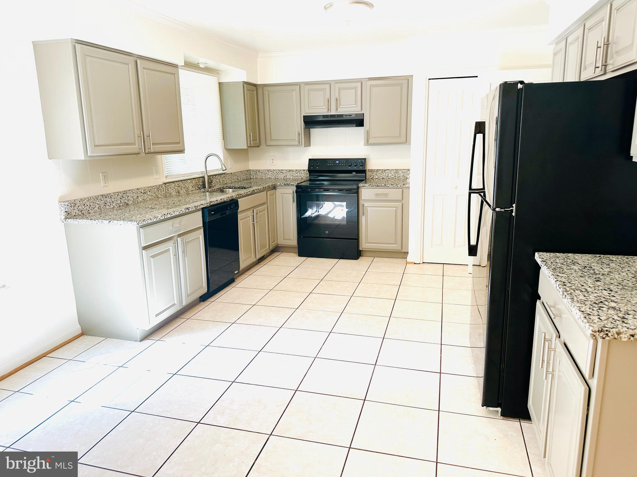 GREAT FALLS ESTATES - Residential Lease