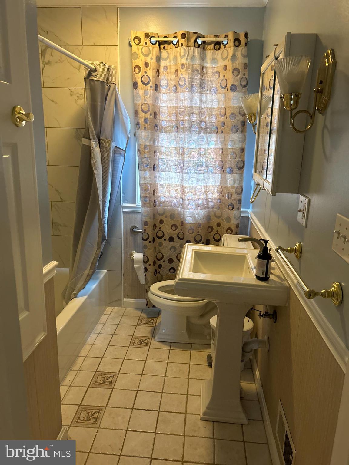 LINOVER HEIGHTS - Residential Lease