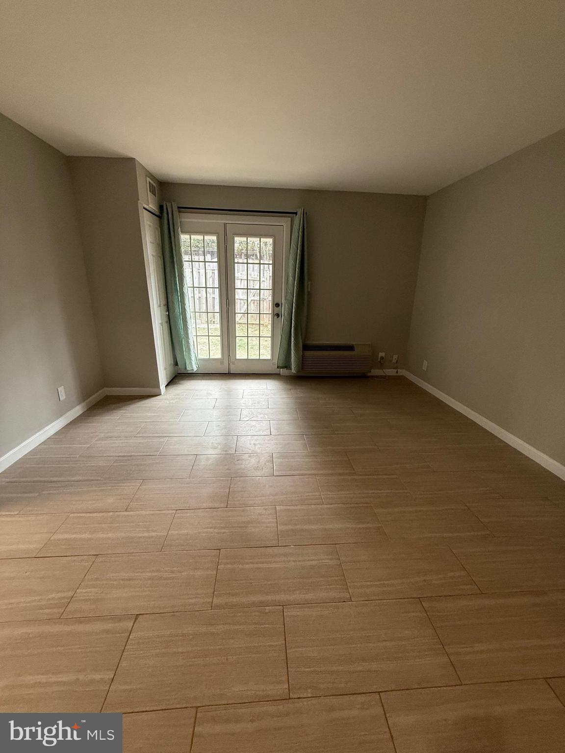 PEMBROOKE - Residential Lease