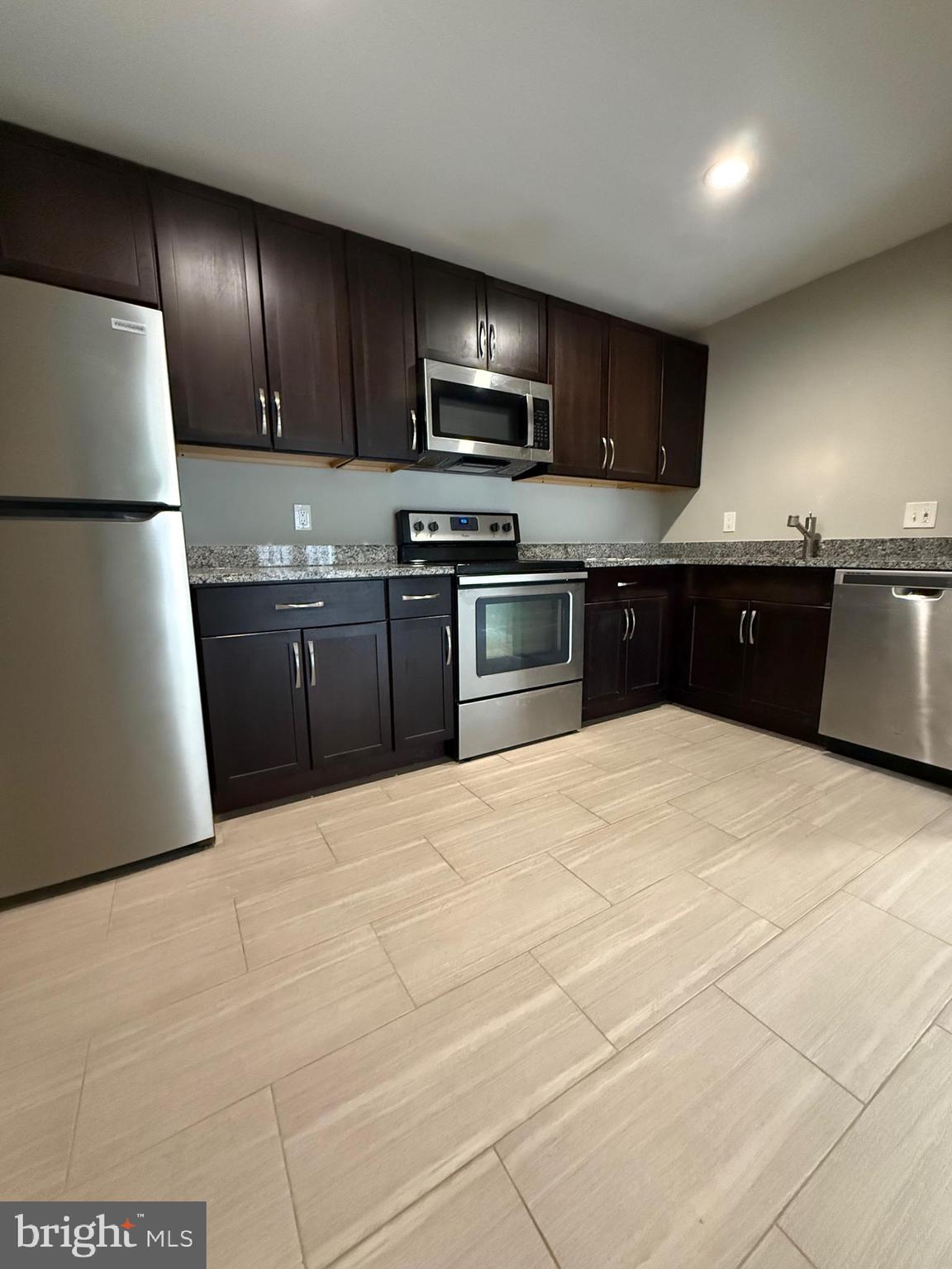 PEMBROOKE - Residential Lease