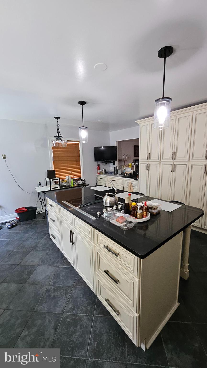 1511 JOMAR DRIVE