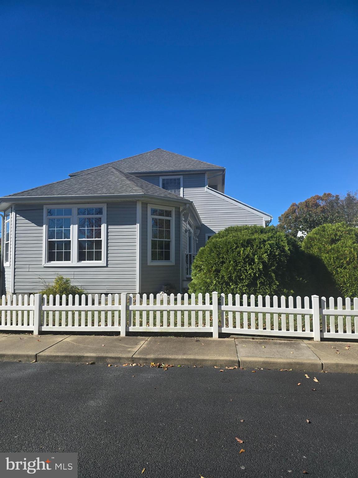 33997 N HAMPTON CIRCLE