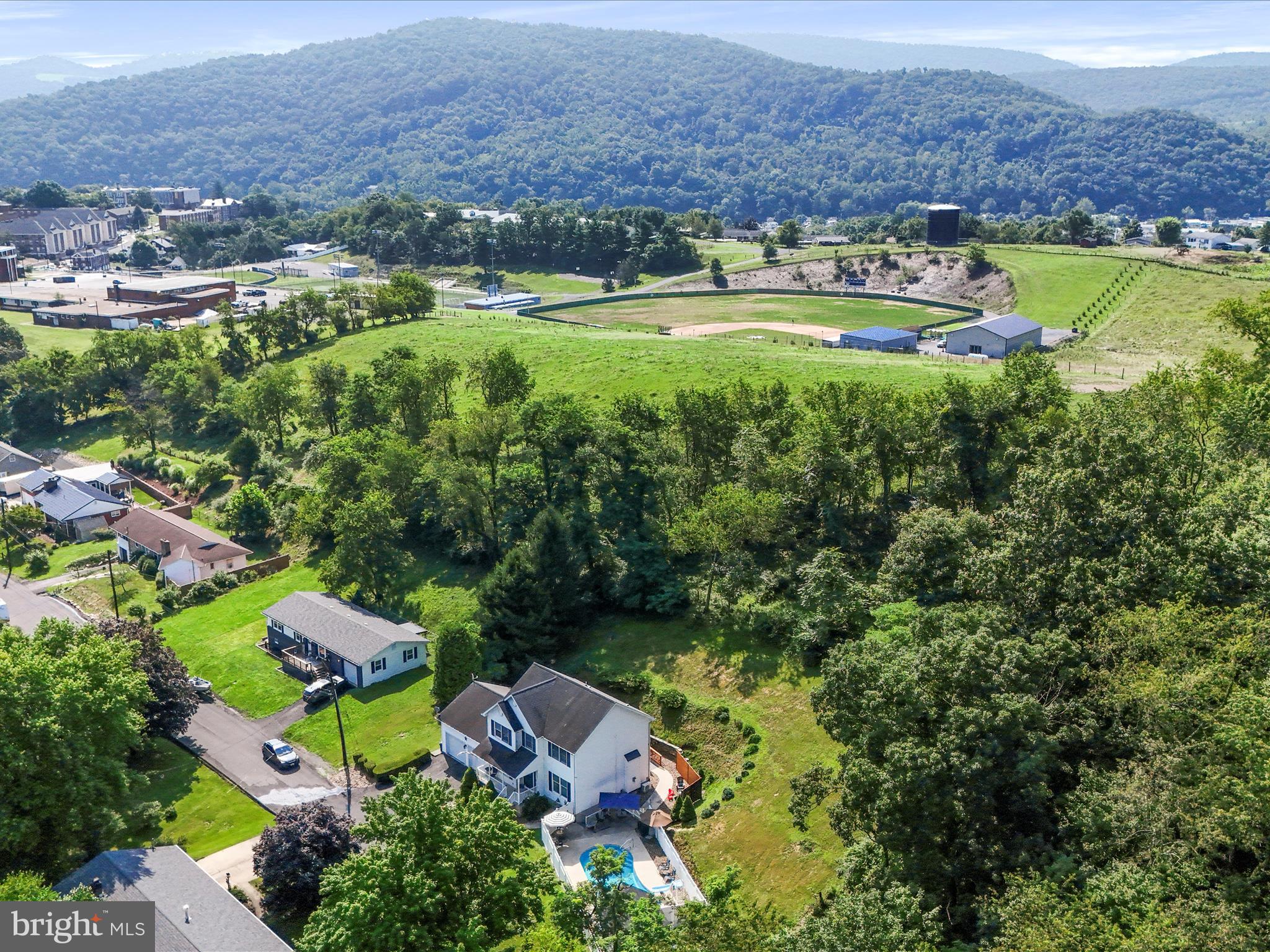 WHITE FARM - Residential