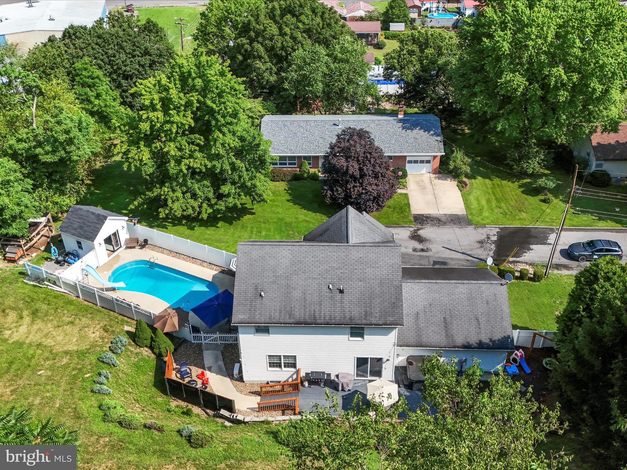 WHITE FARM - Residential