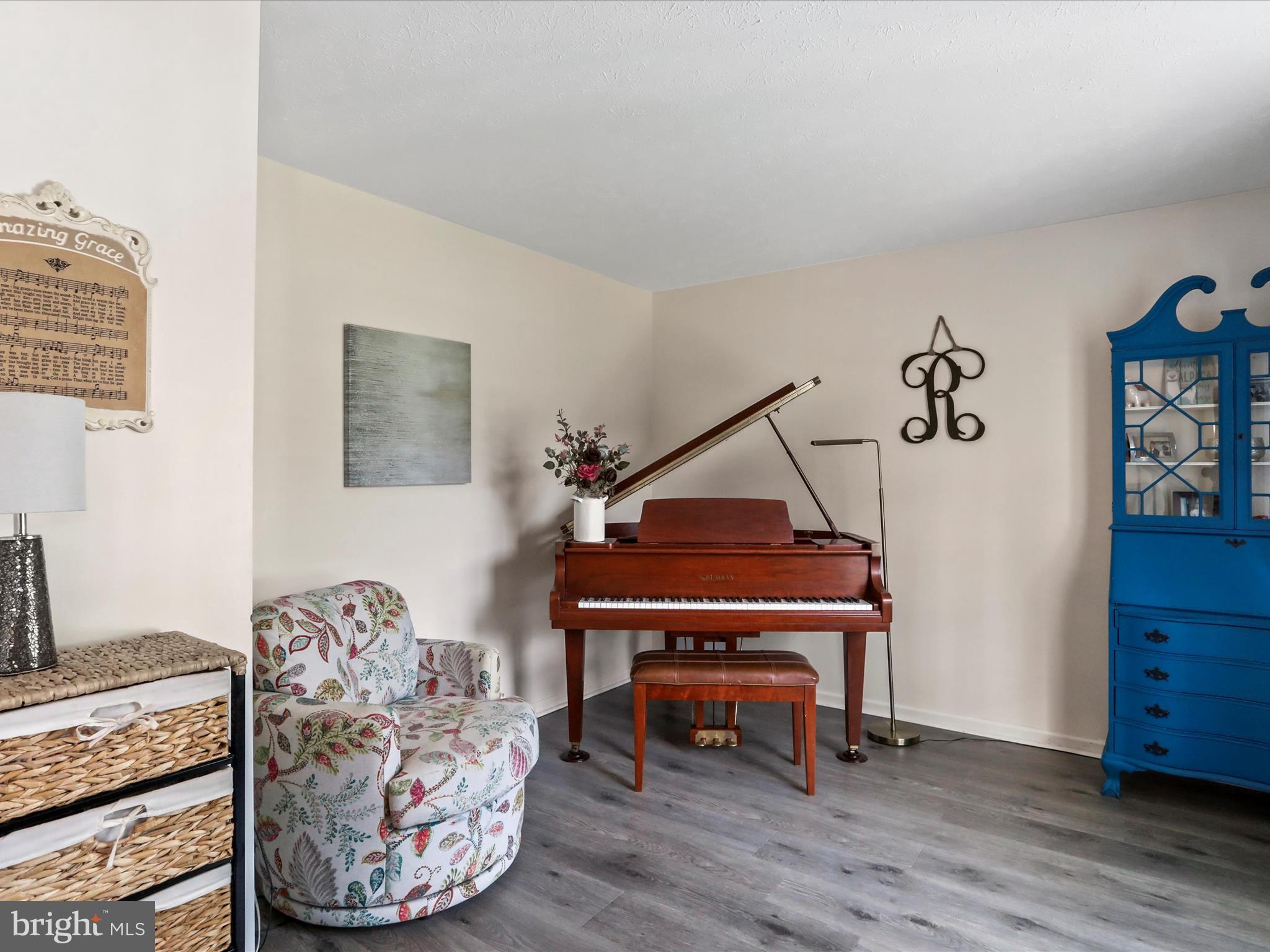 WHITE FARM - Residential