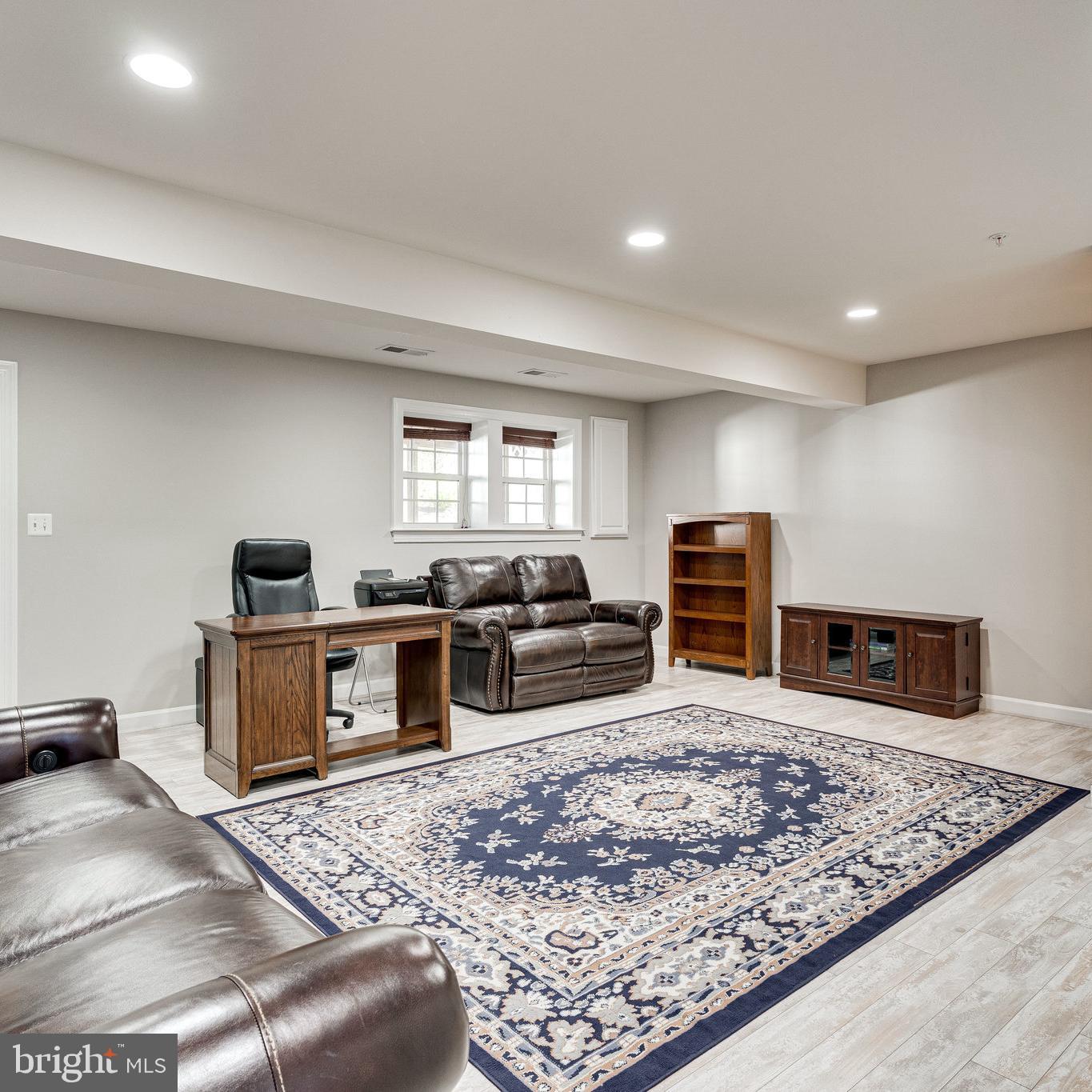 MONTGOMERY WHITE OAK - Residential