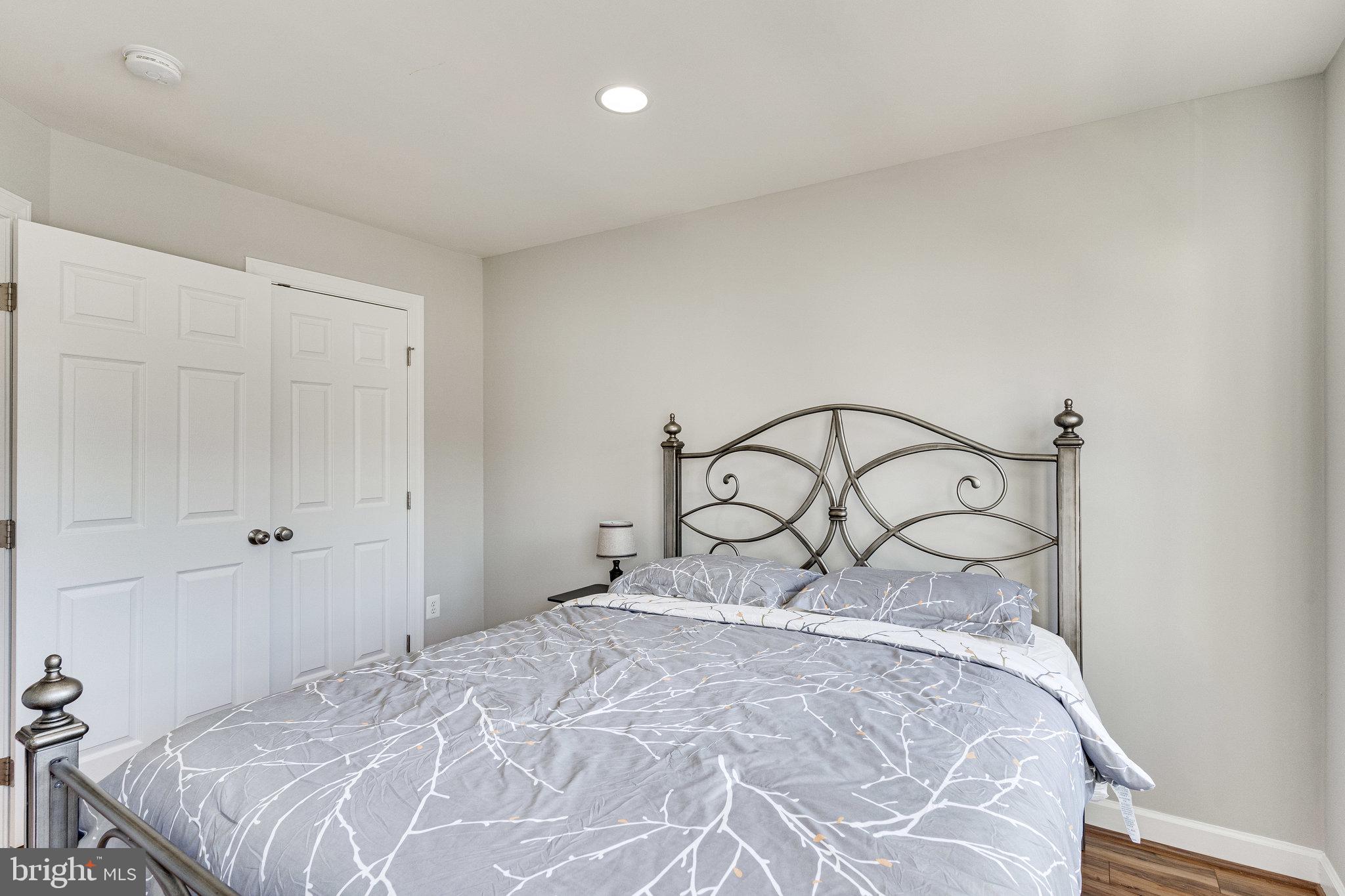 MONTGOMERY WHITE OAK - Residential