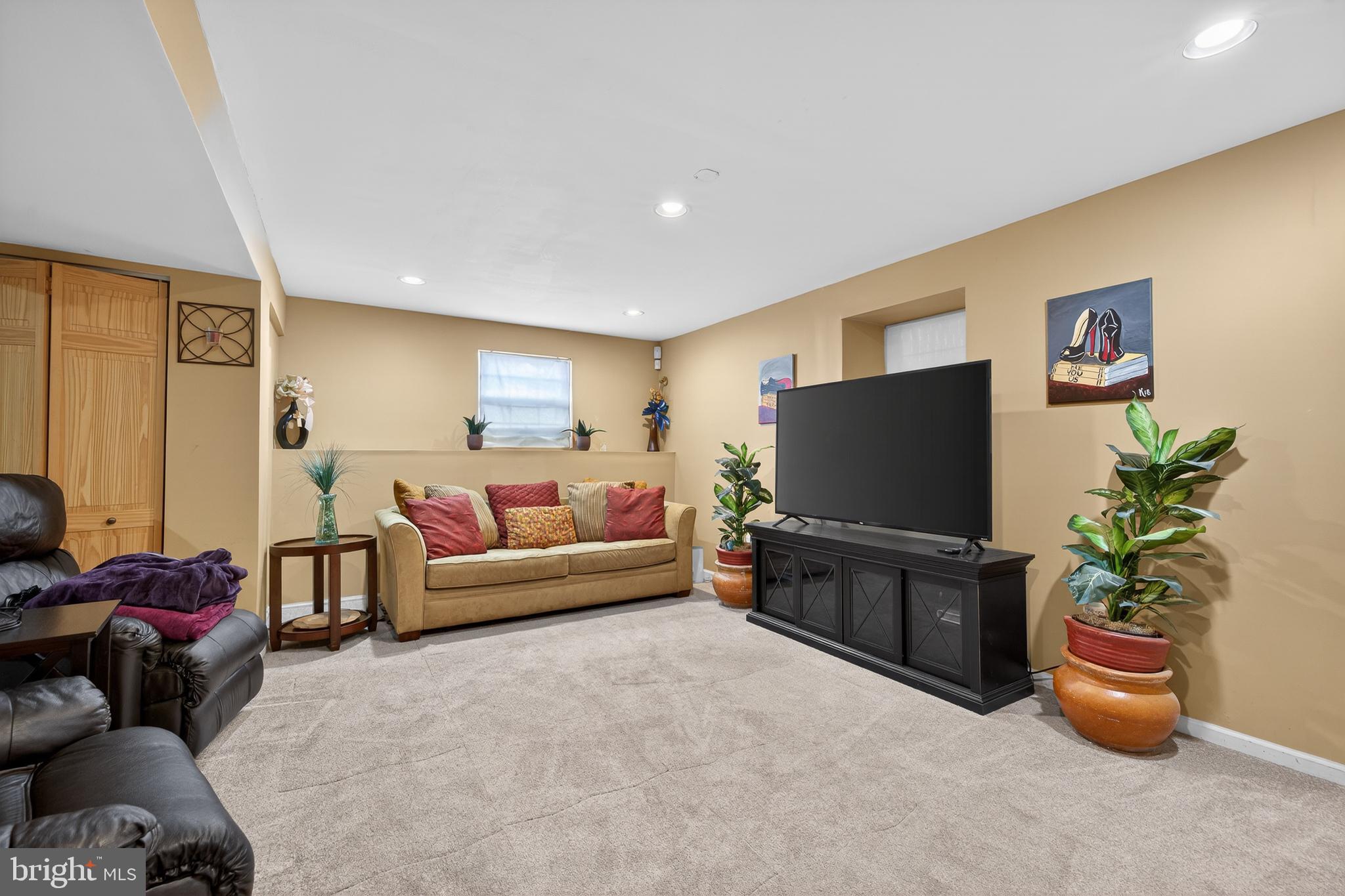 MIDDLETOWN VILLAGE - Residential