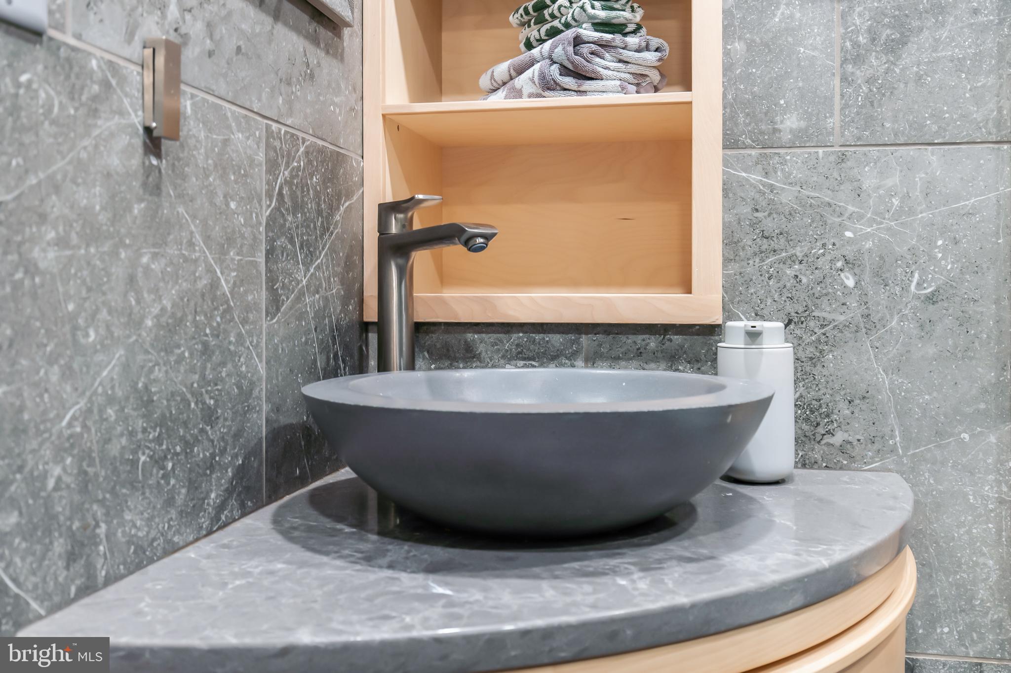 RIVERVIEW MANOR - Residential