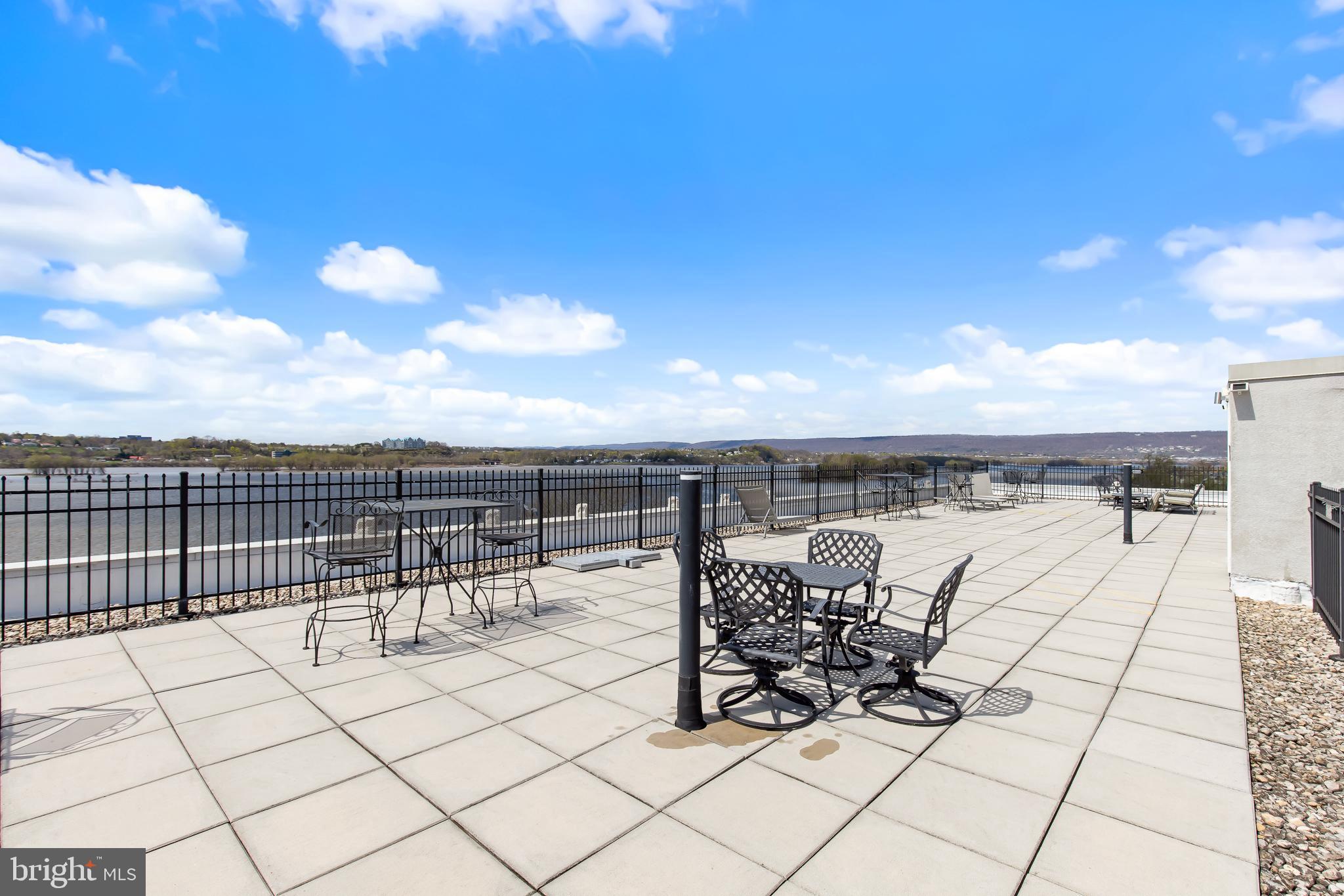 RIVERVIEW MANOR - Residential