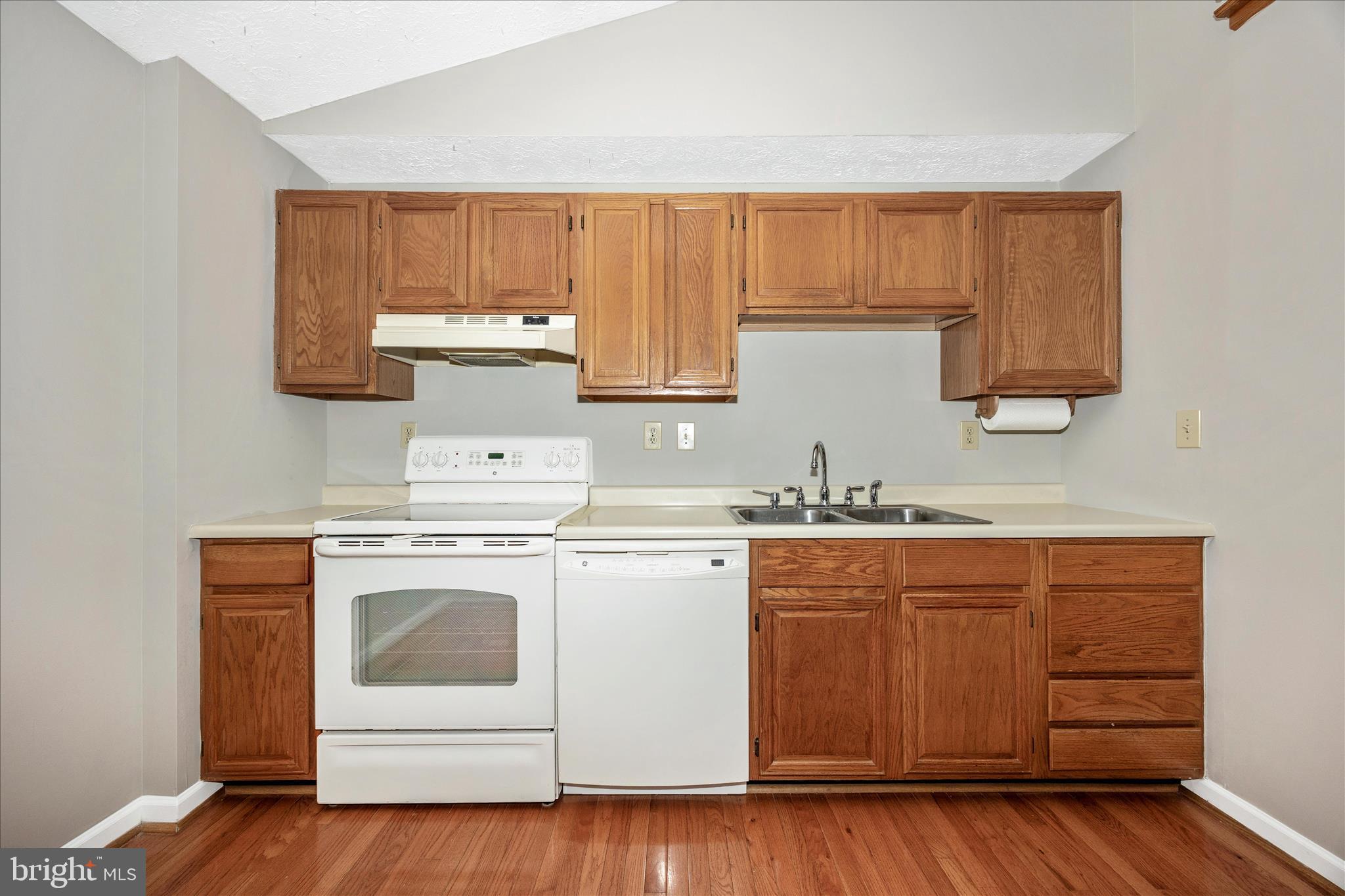 FOUNTAIN ROCK MANOR - Residential