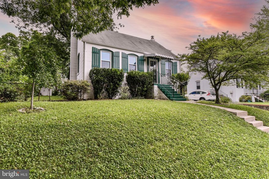 3BR home blocks away from East Falls Church Metro, Westover & Washington & Old-Dominion Trail [W&OD]*Beautiful shiny hardwood floors & neutral light grey paint tones throughout main & lower level*Remodeled kitchen with granite counters, tiled floors, ample cabinetry space + energy efficient stainless steel appliances*Lovely sun room off kitchen with patio door leading to deck*Finished lower level with tiled floors, wood stove, large storage & laundry area walks out to huge enclosed backyard*Quiet & friendly neighborhood with a quick commute into downtown Arlington*This location makes for an easy commute to Arlington's downtown, DC & Alexandria*Conveniently situated next to bike & walking trails*Just a stone's throw from public transportation, shops & restaurants* AVAILABLE FOR 12-MONTH LEASE ONLY *Available for lease 9.10.23*