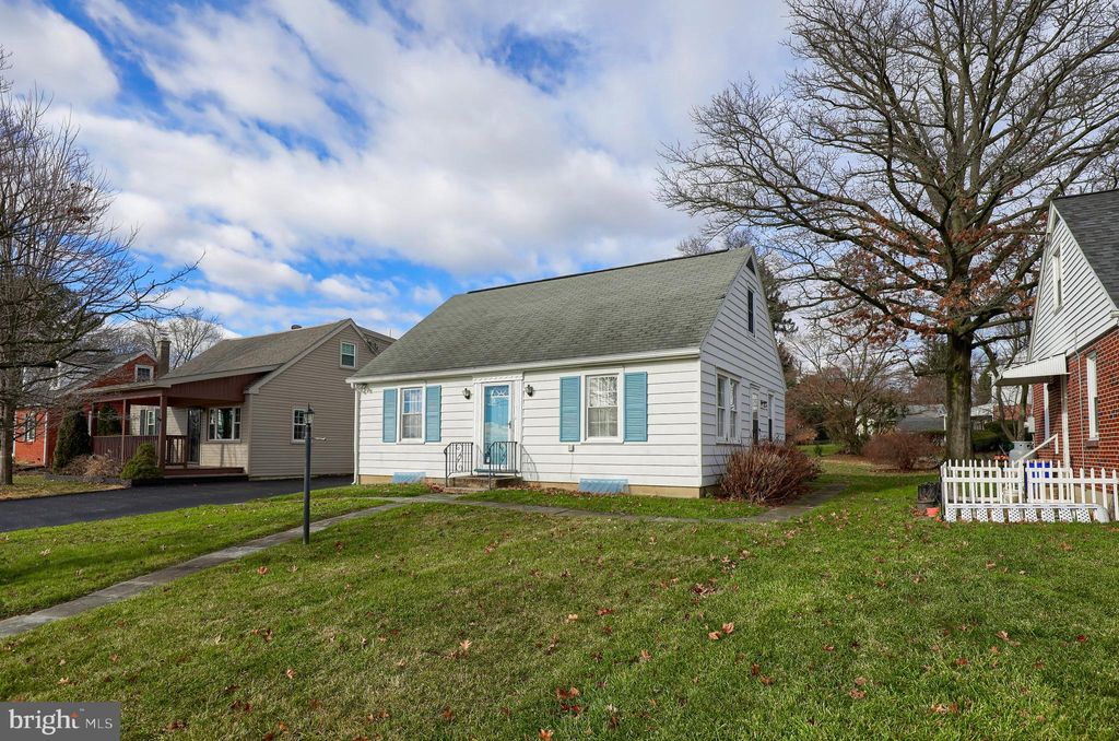 Photo of 2213 Manor Ridge Drive, Lancaster, PA 17603 (MLS # PALA2044904)