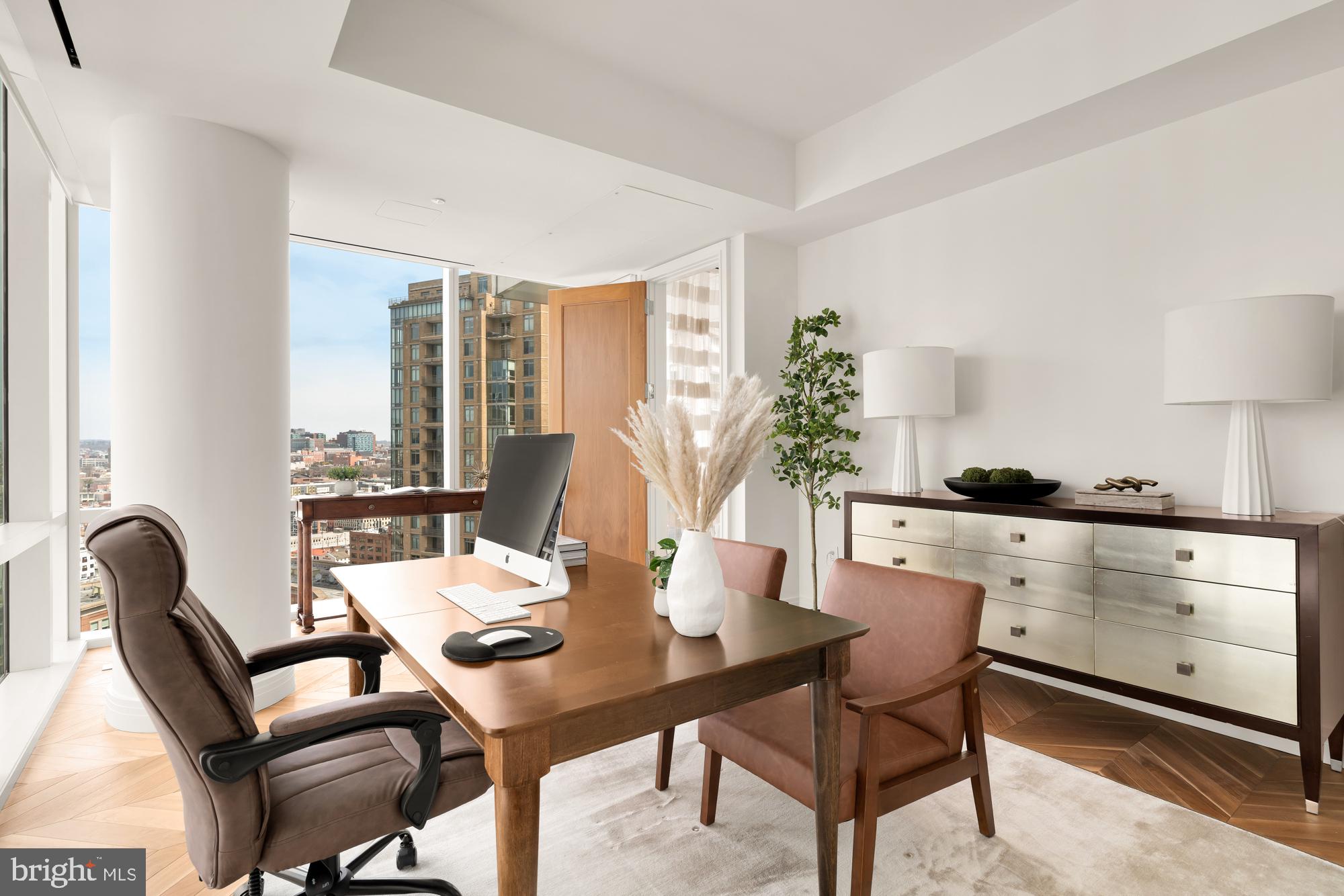 FOUR SEASONS PRIVATE RESIDENCES - Residential