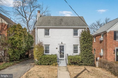 Photo of 4619 Rosedale Avenue, BETHESDA, MD 20814 (MLS # MDMC2167758)