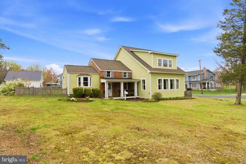 Photo of 720 Park Avenue, HERNDON, VA 20170 (MLS # VAFX2287078)