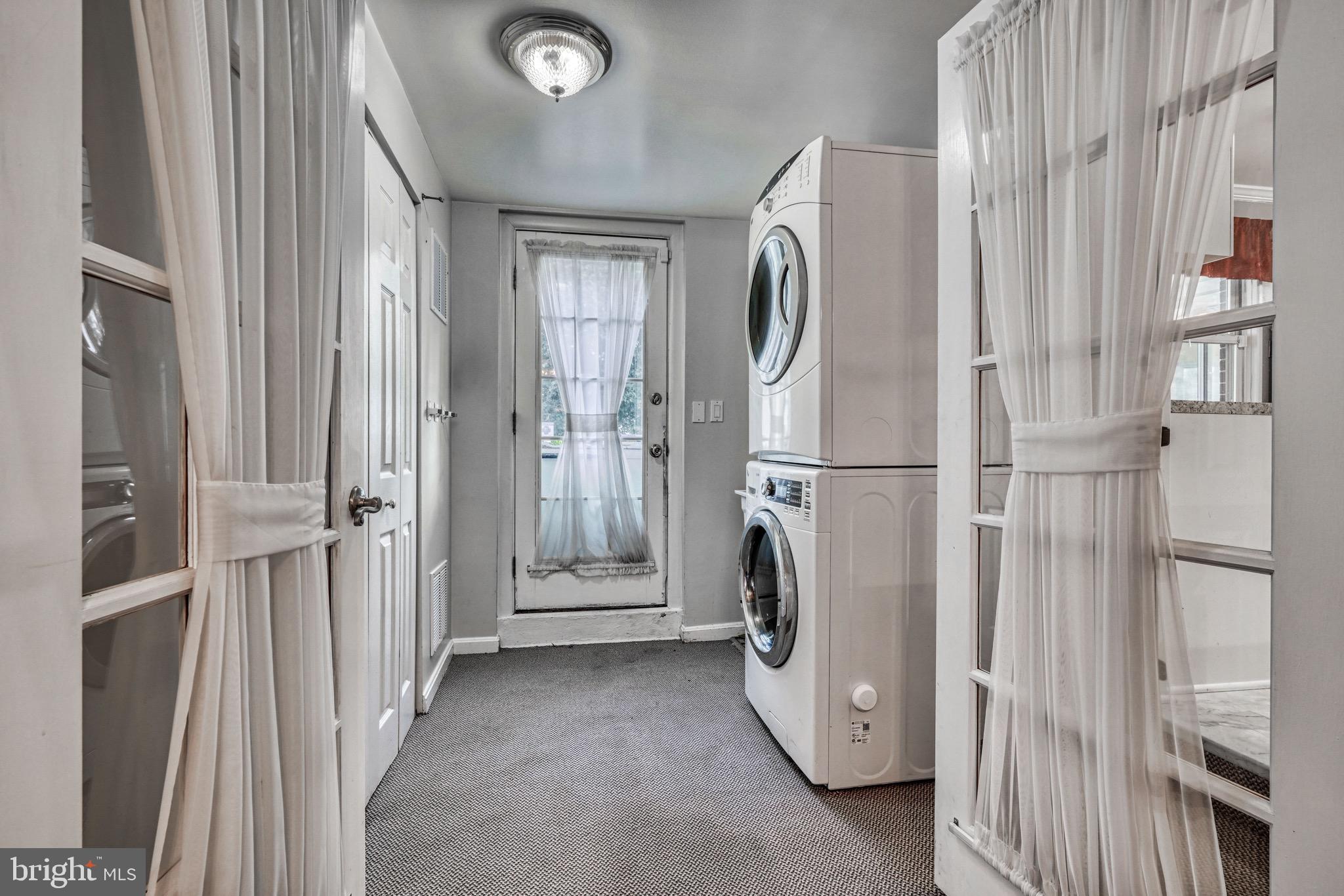 CARROLLWOOD - Residential