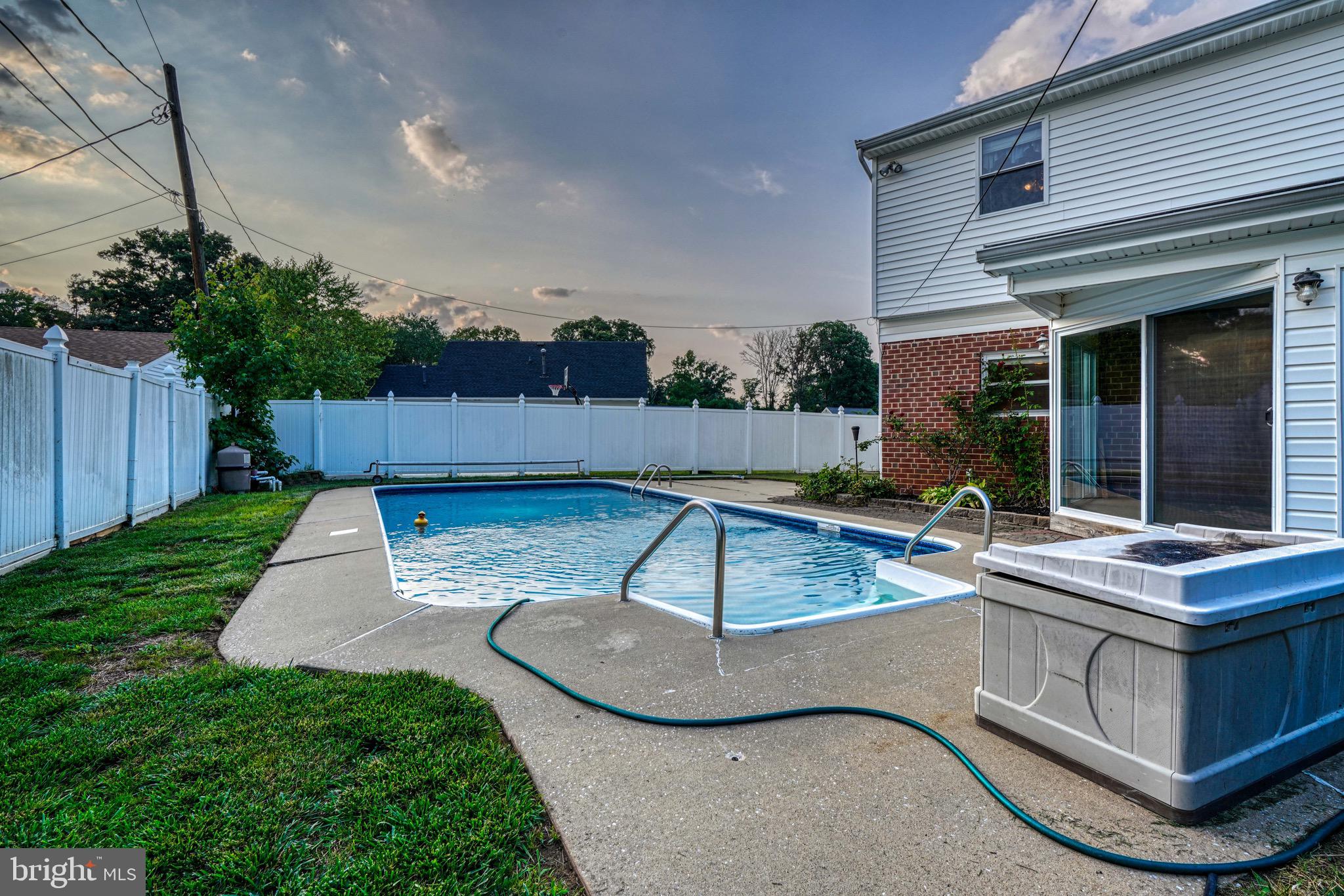 CARROLLWOOD - Residential