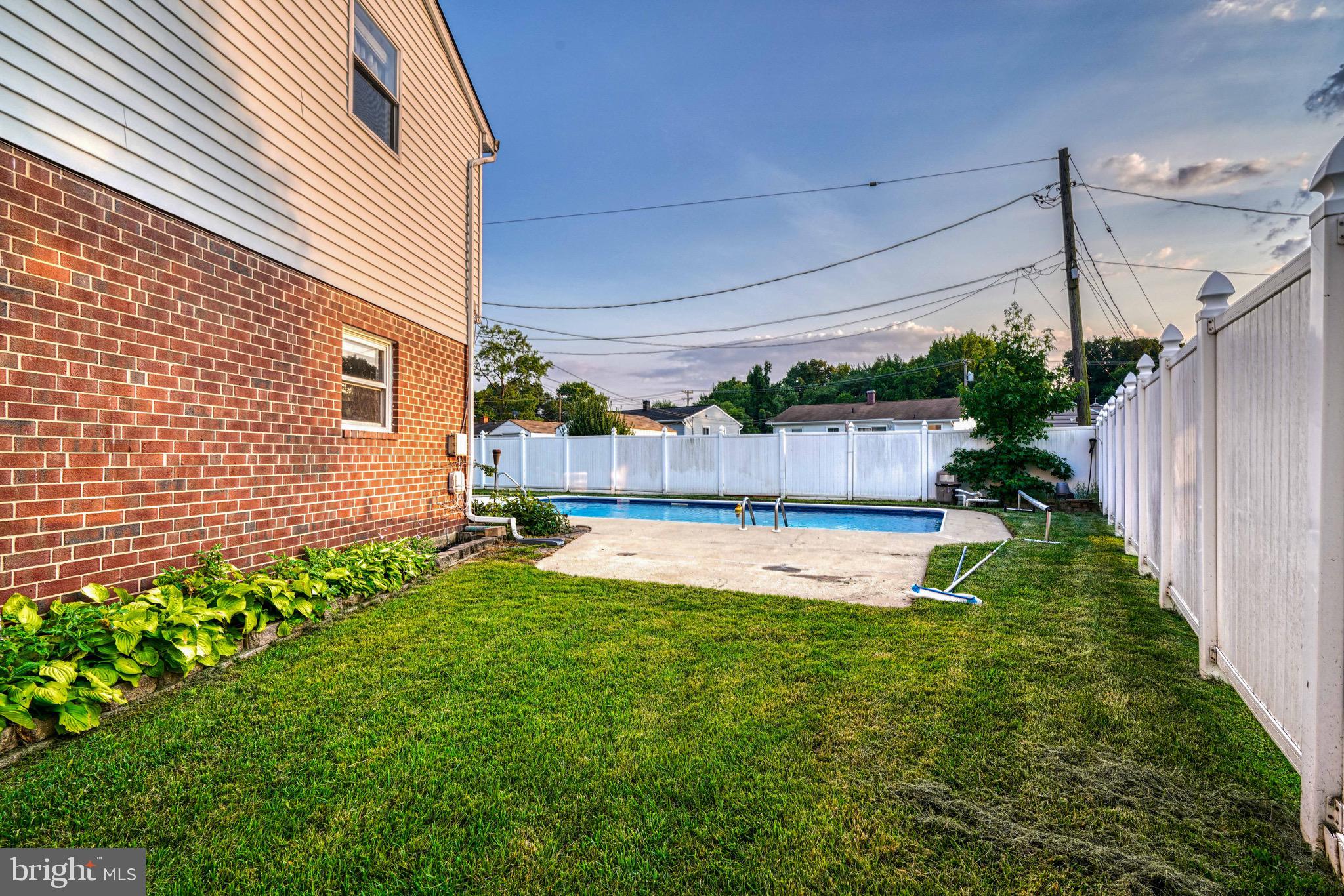 CARROLLWOOD - Residential