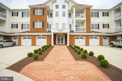 15120 Heather Mill Lane Unit 304, Haymarket, VA MLS: VAPW2094852