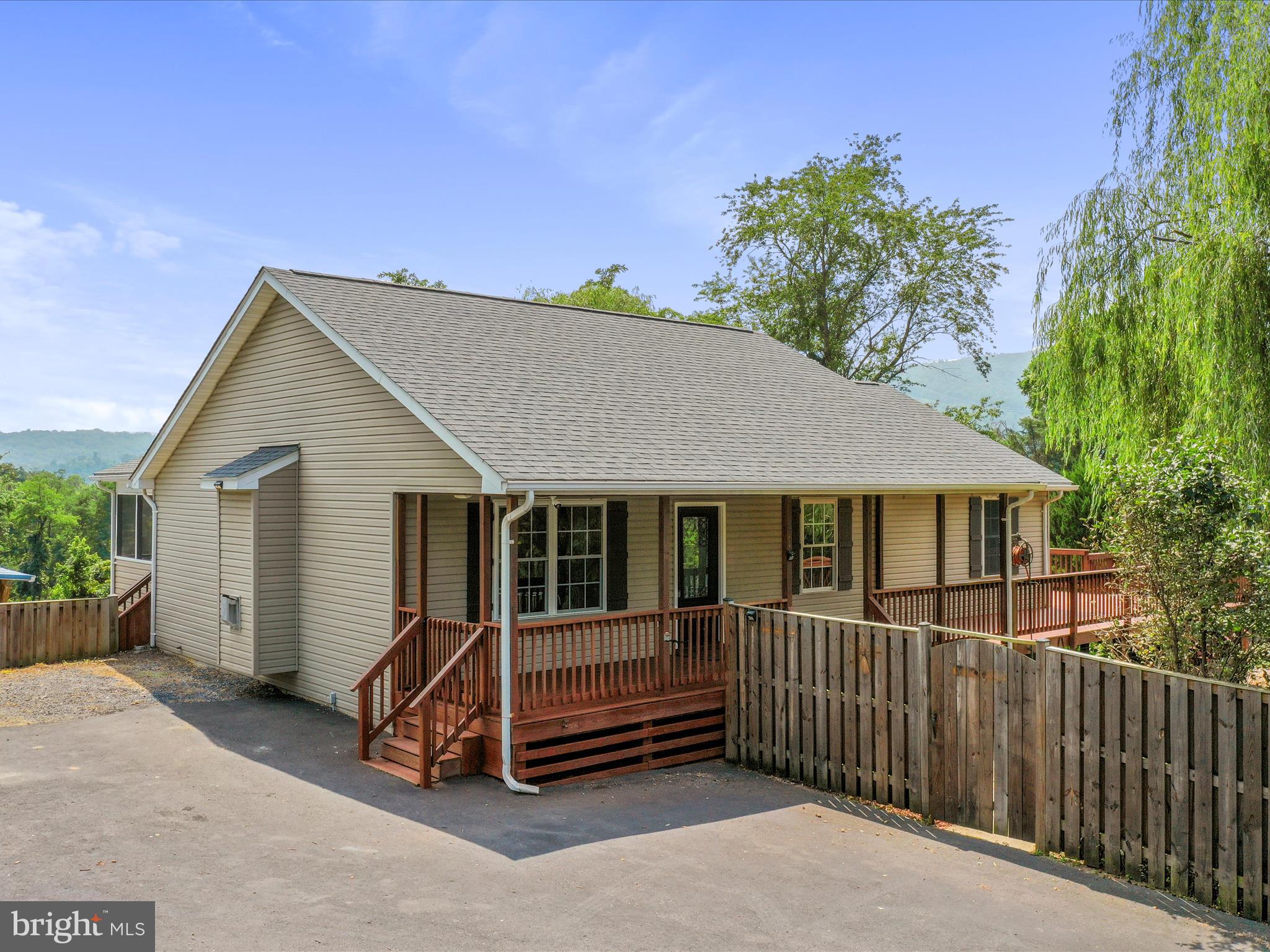 211 APPLE ORCHARD DRIVE