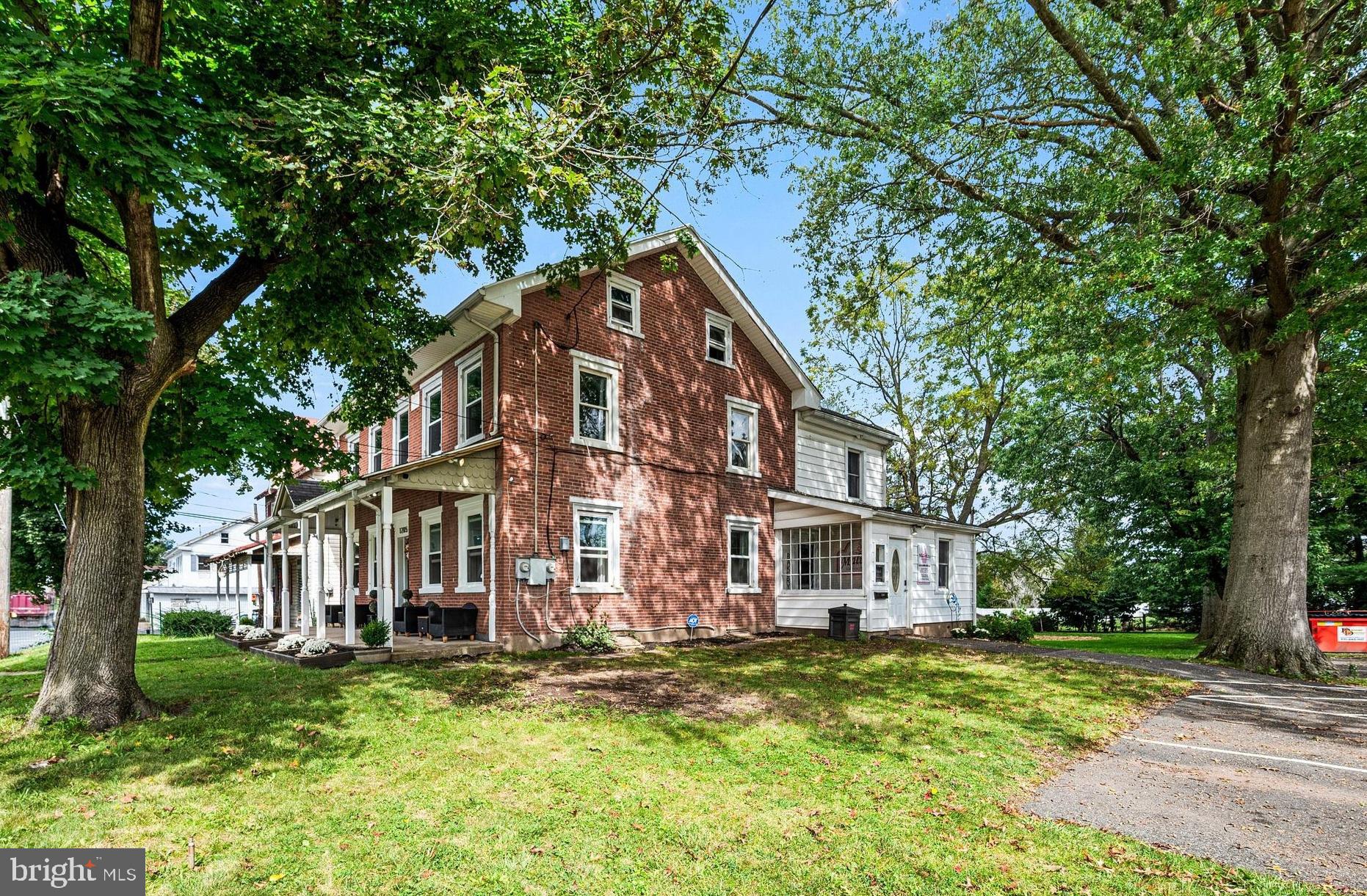 1203 OLD SWEDE ROAD